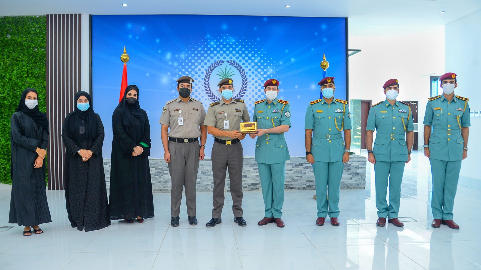 صورة بعنوان: وفد "شؤون الأجانب" بدبي يطلع على السياسة الإعلامية لشرطة الشارقة 