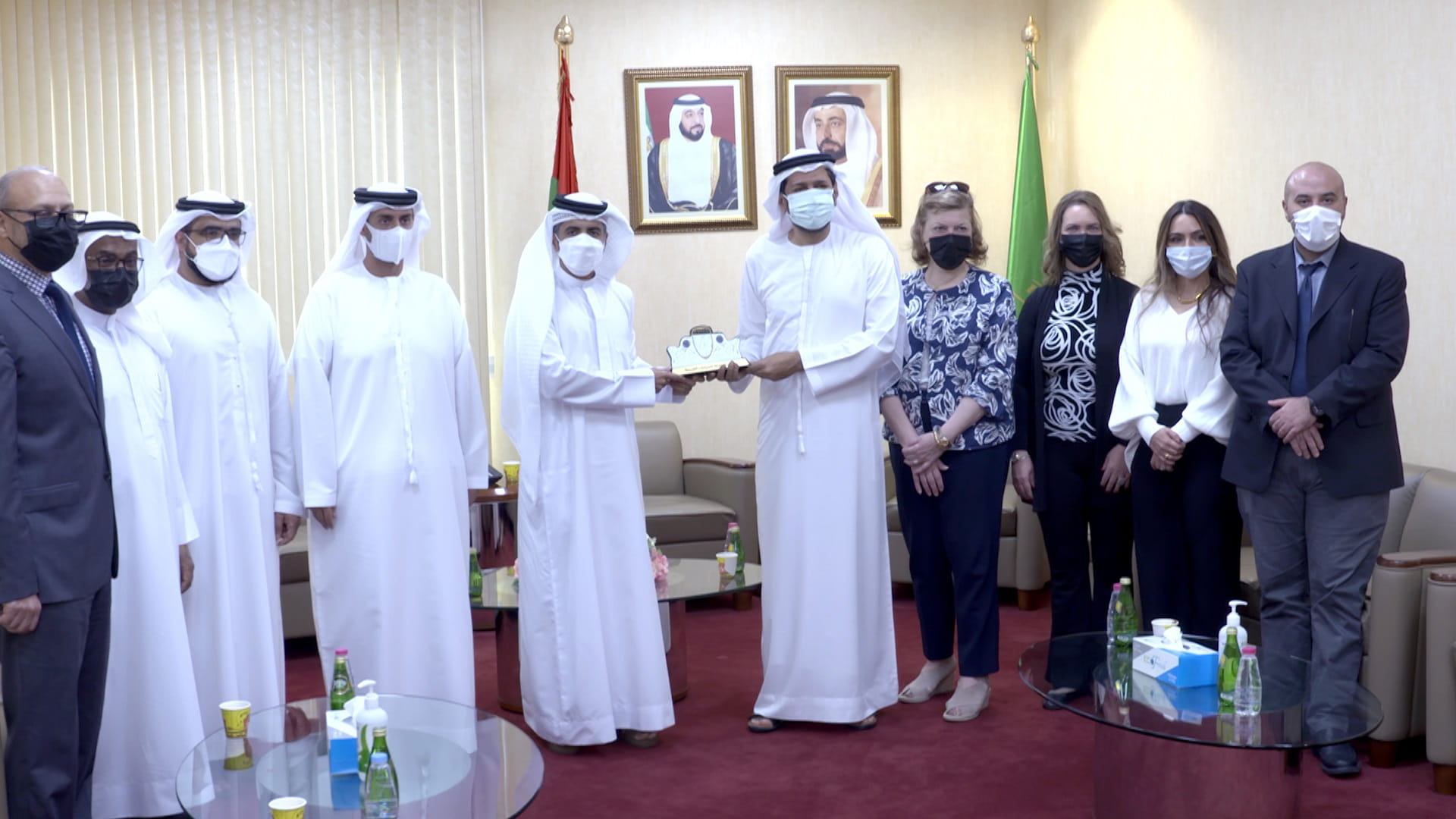 صورة بعنوان: طلبة جامعة الشارقة يقدمون تصميمات مميزة لـ"نادي السيارات القديمة" 