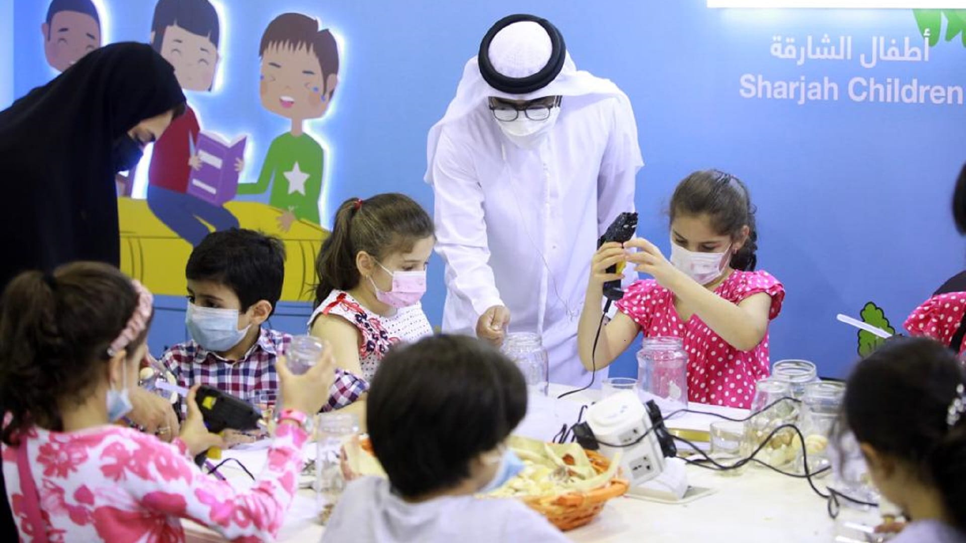 صورة بعنوان: "أطفال الشارقة" تختتم مشاركتها في "القرائي" بورش قرائية وفنية 