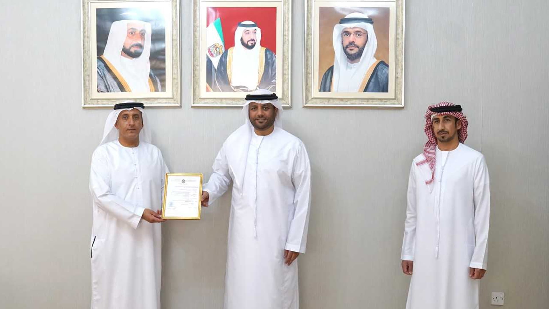 صورة بعنوان: "الشارقة الرياضي" يشيد باعتماد دليل تقييم الأداء بنادي مليحة  