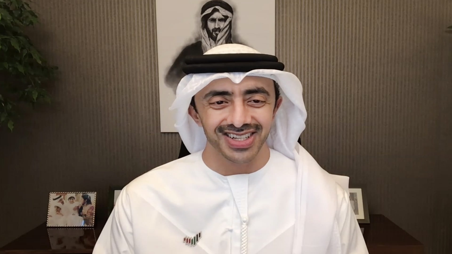 صورة بعنوان: عبدالله بن زايد يترأس اجتماع لجنة الاحتفال باليوبيل الذهبي للدولة 