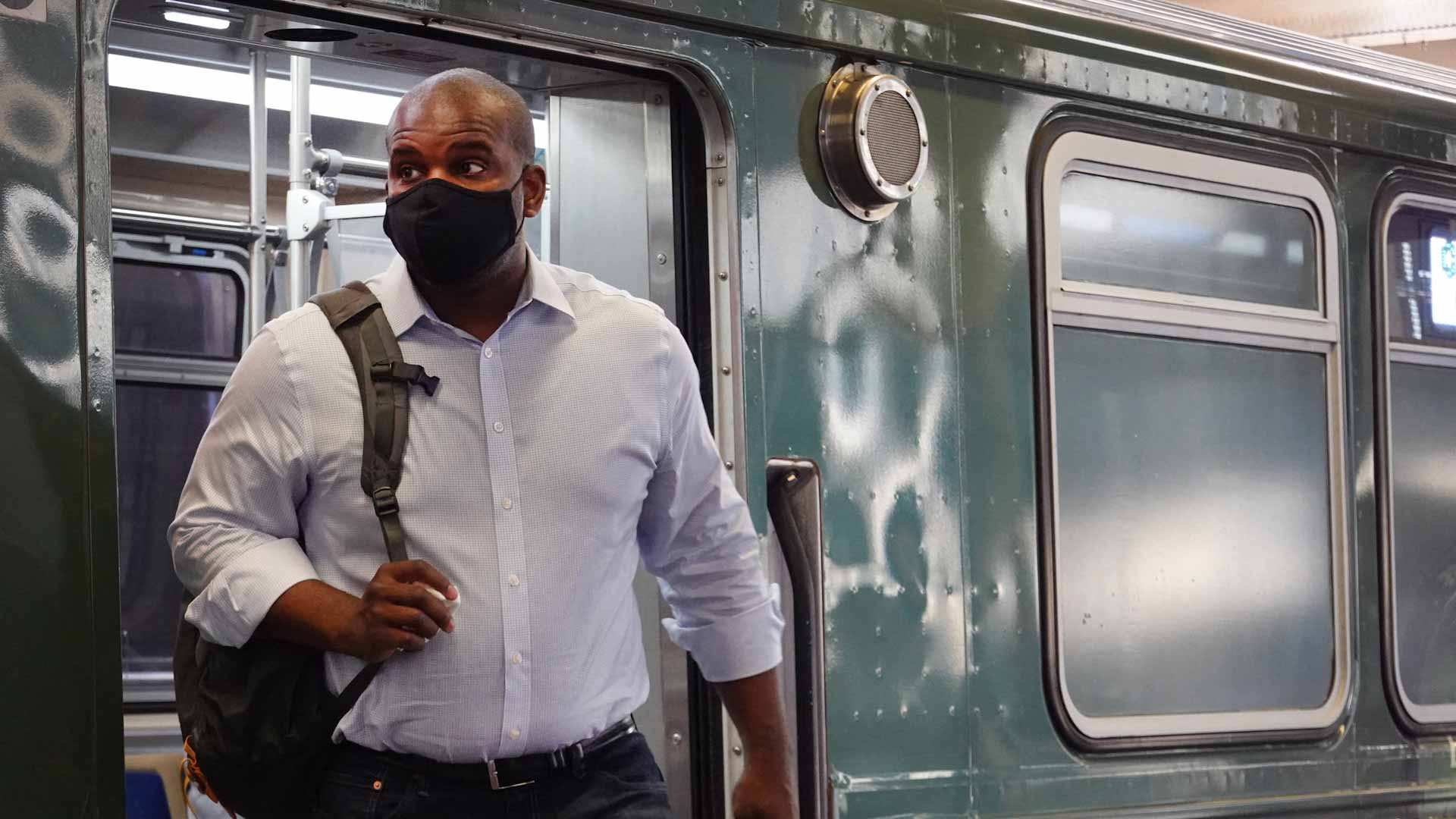 Image for the title: US COVID-19 eviction ban expires, leaving renters at risk 