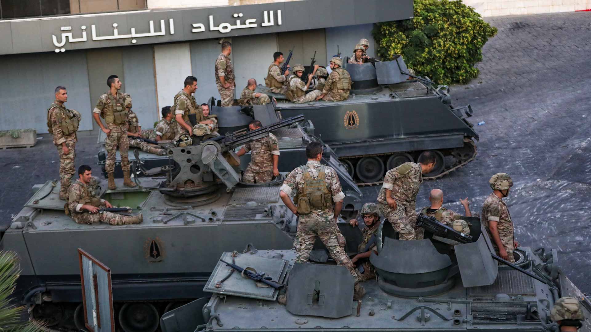 صورة بعنوان: مقتل 3 من حزب الله الإرهابي باشتباكات مسلحة في لبنان 