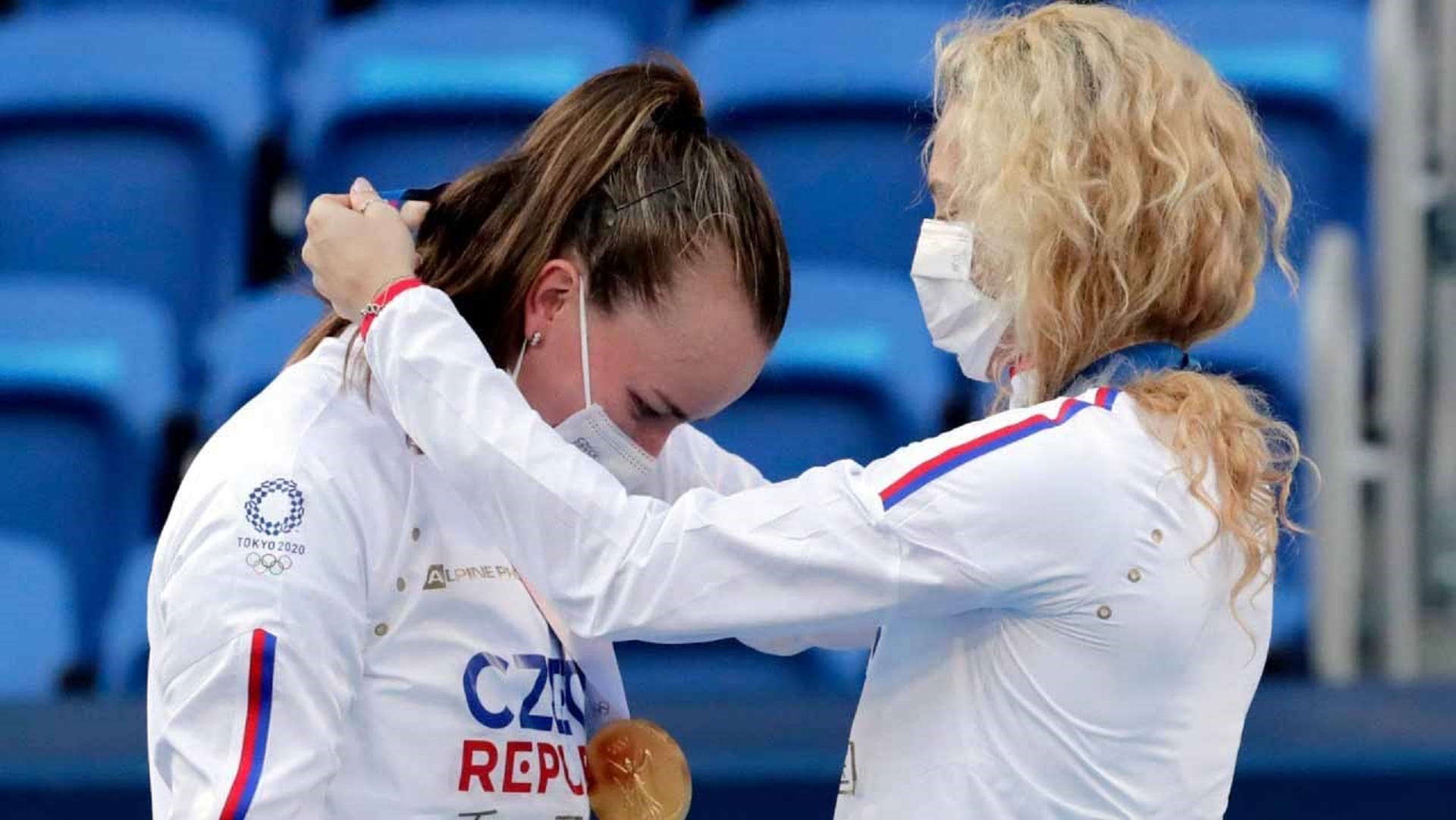 صورة بعنوان: فريق التشيك يتوج بذهبية التنس لزوجي السيدات في طوكيو 