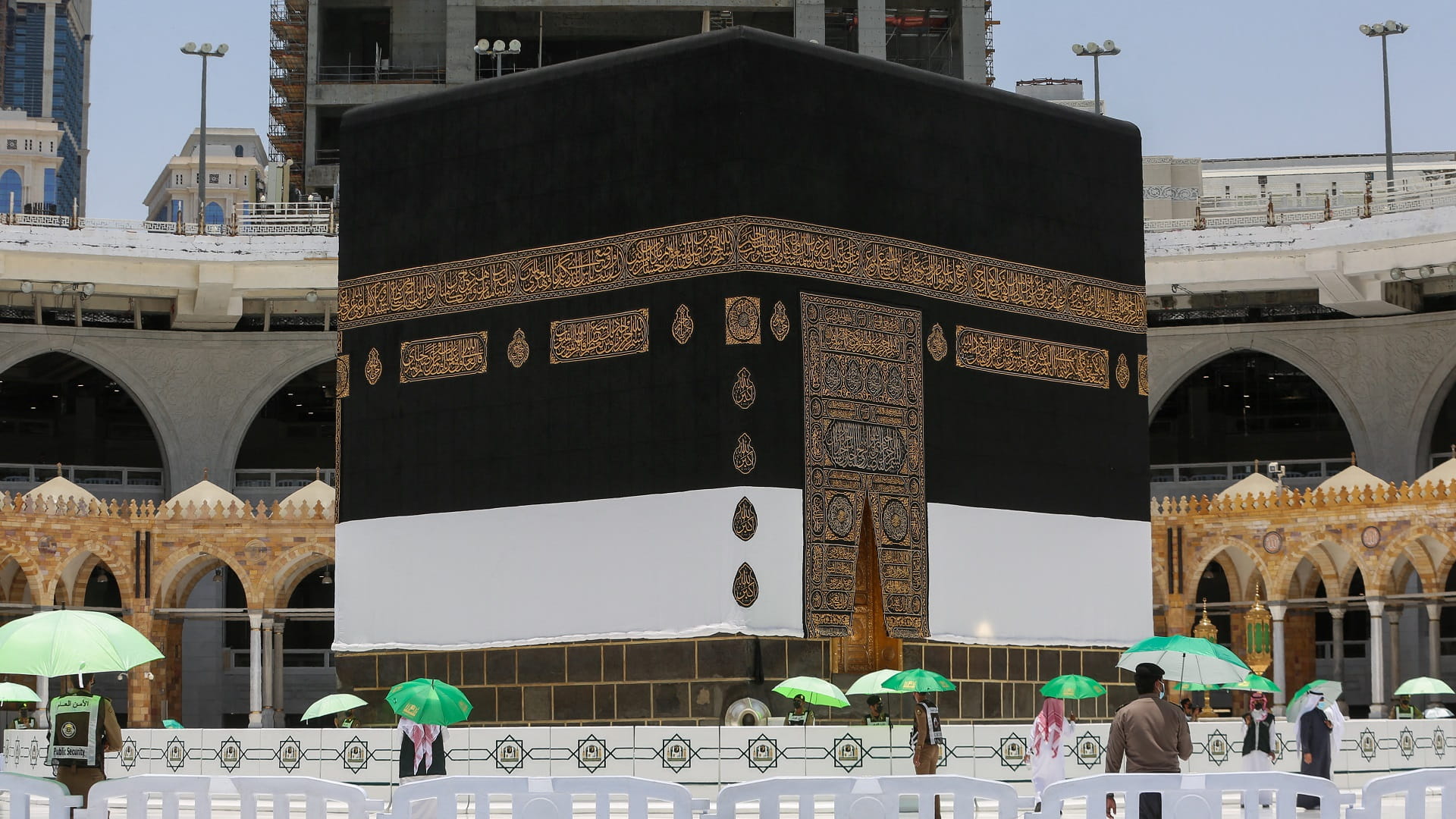 Image for the title: Makkah Grand Mosque gets ready to receive Umrah pilgrims 