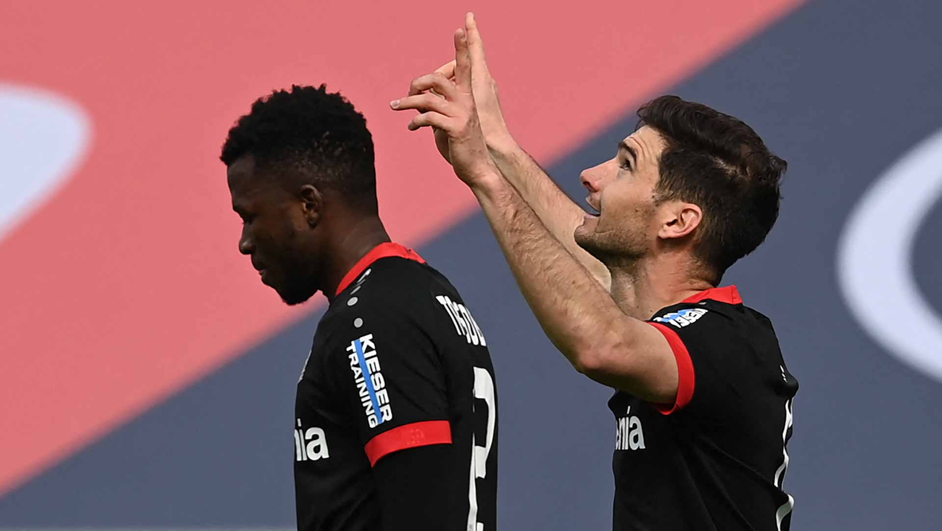 صورة بعنوان: نادي باير ليفركوزن يمدد عقد مهاجمه الأرجنتيني ألاريو  