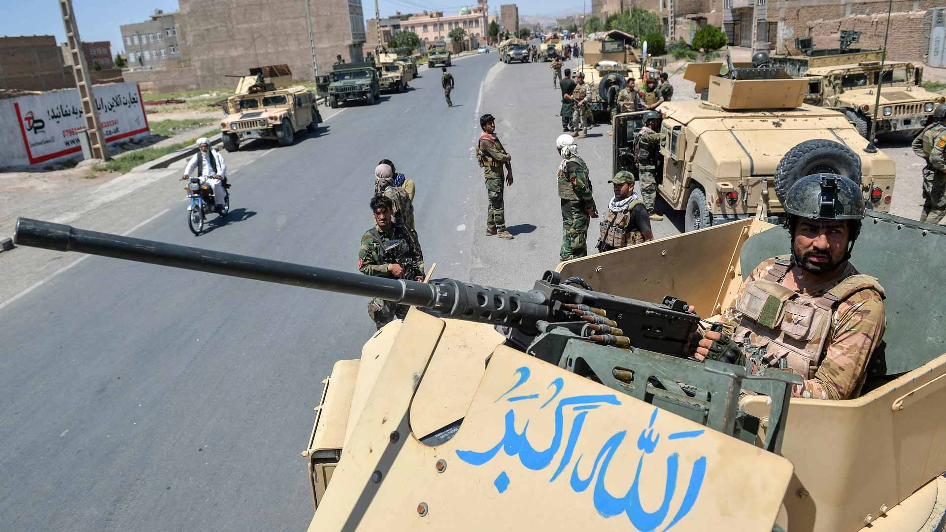 Image for the title: Afghan army urges civilians to evacuate besieged city 