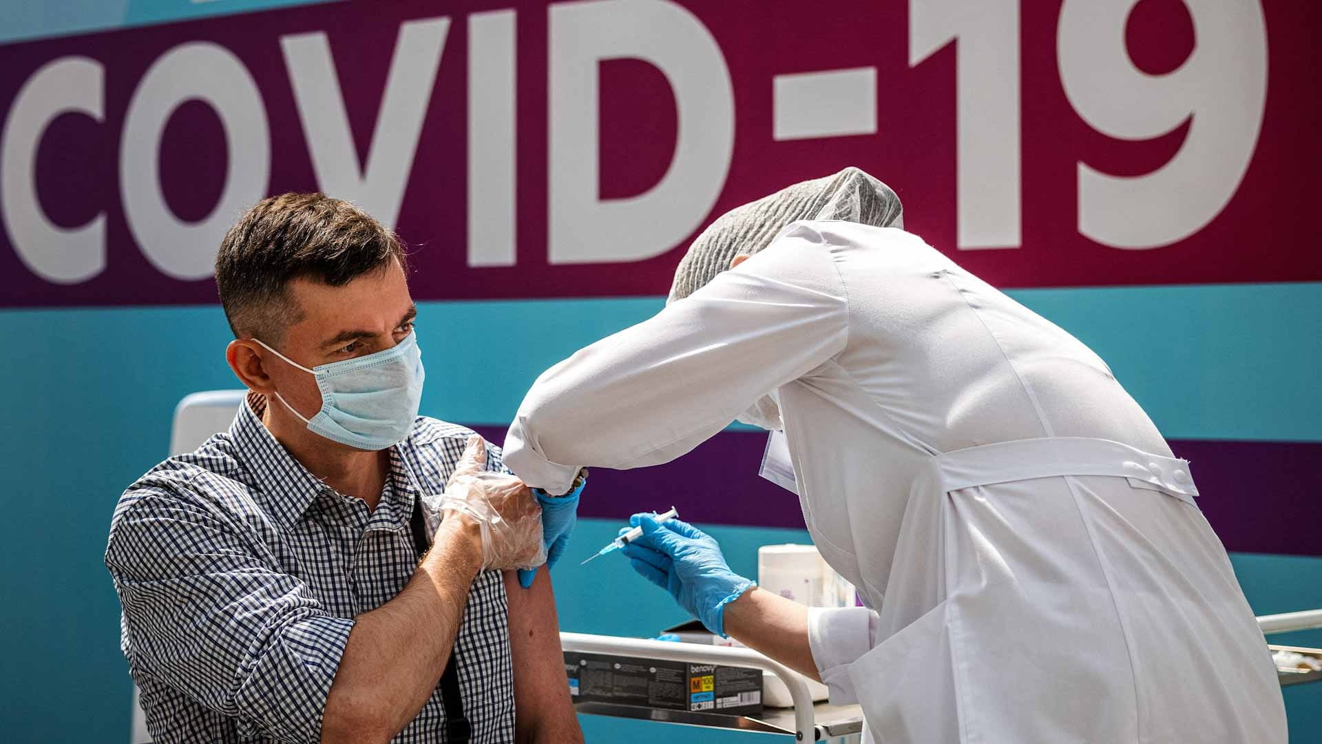 Image for the title: Russia sees 22,010 new COVID-19 cases, 788 deaths 