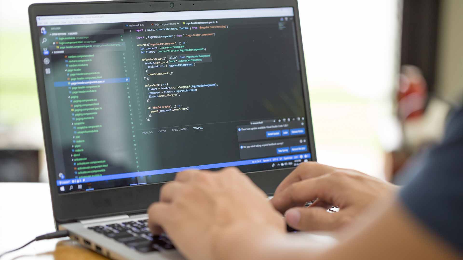 صورة بعنوان: "شراع" يجمع الناشئة والشباب في مخيم "ليغز أوف كود" لتعليم البرمجة 