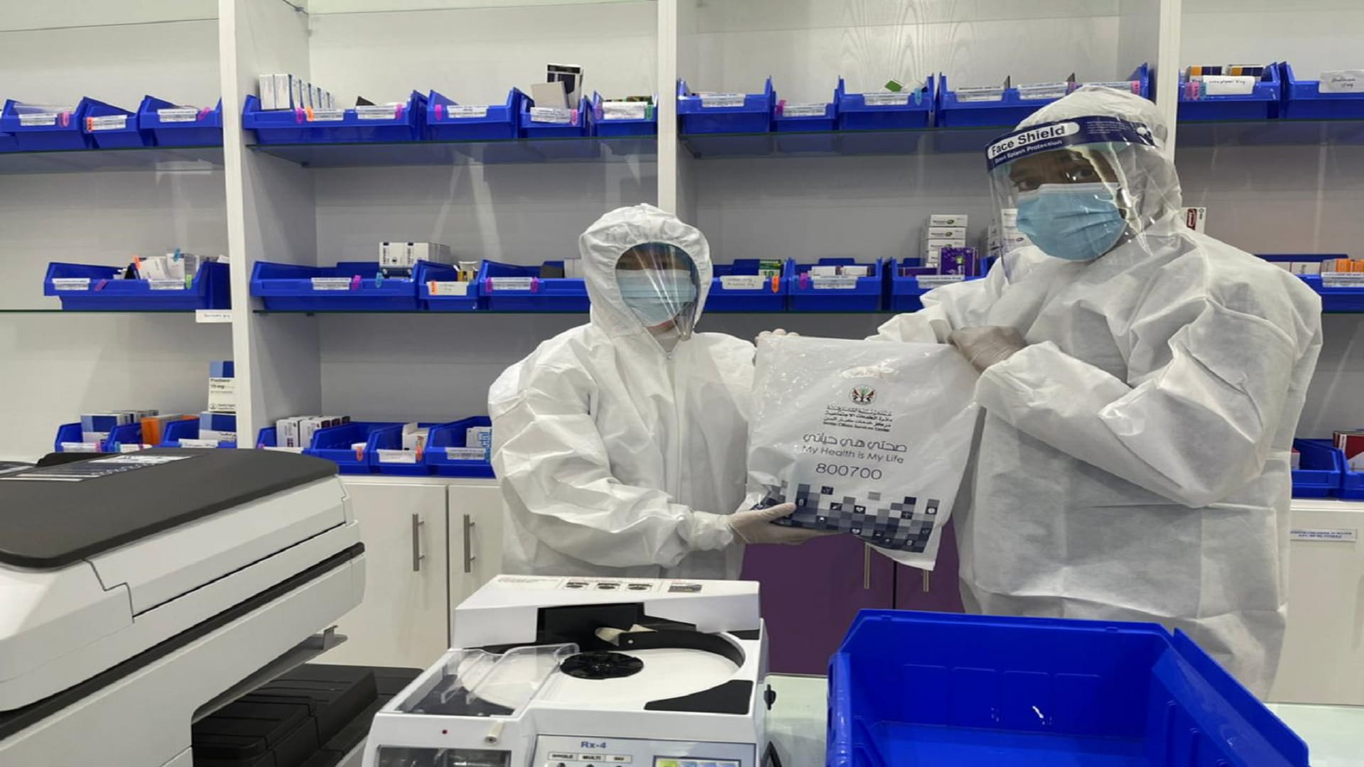 صورة بعنوان: "اجتماعية الشارقة" توصل الأدوية إلى منازل 1983 شخصاً من كبار السن 