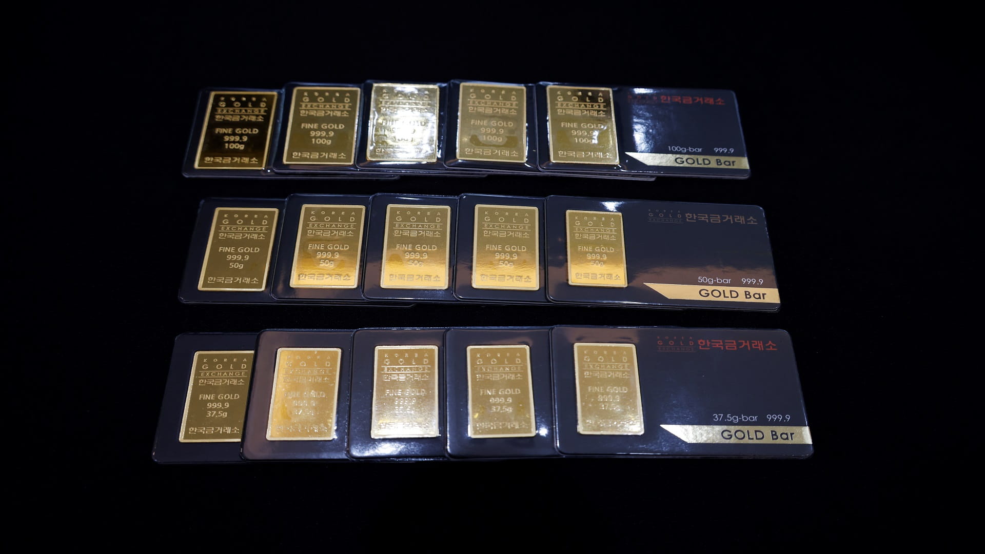 صورة بعنوان: الذهب يرتفع بفعل ضعف الدولار قبل بيانات الوظائف الأميركية 