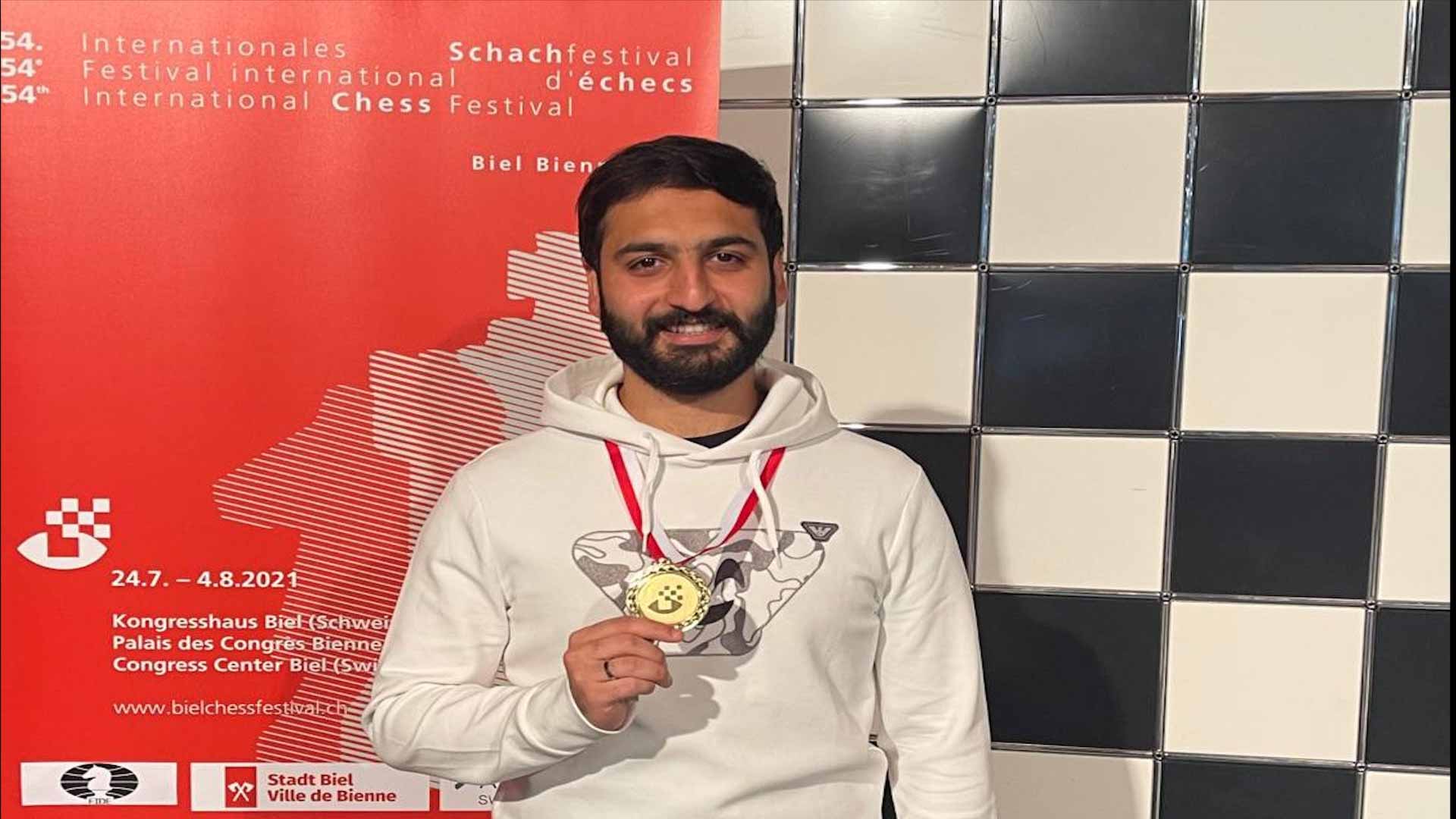 صورة بعنوان: سالم عبد الرحمن لاعب الشارقة يحرز ذهبية مهرجان بيل الدولي للشطرنج 