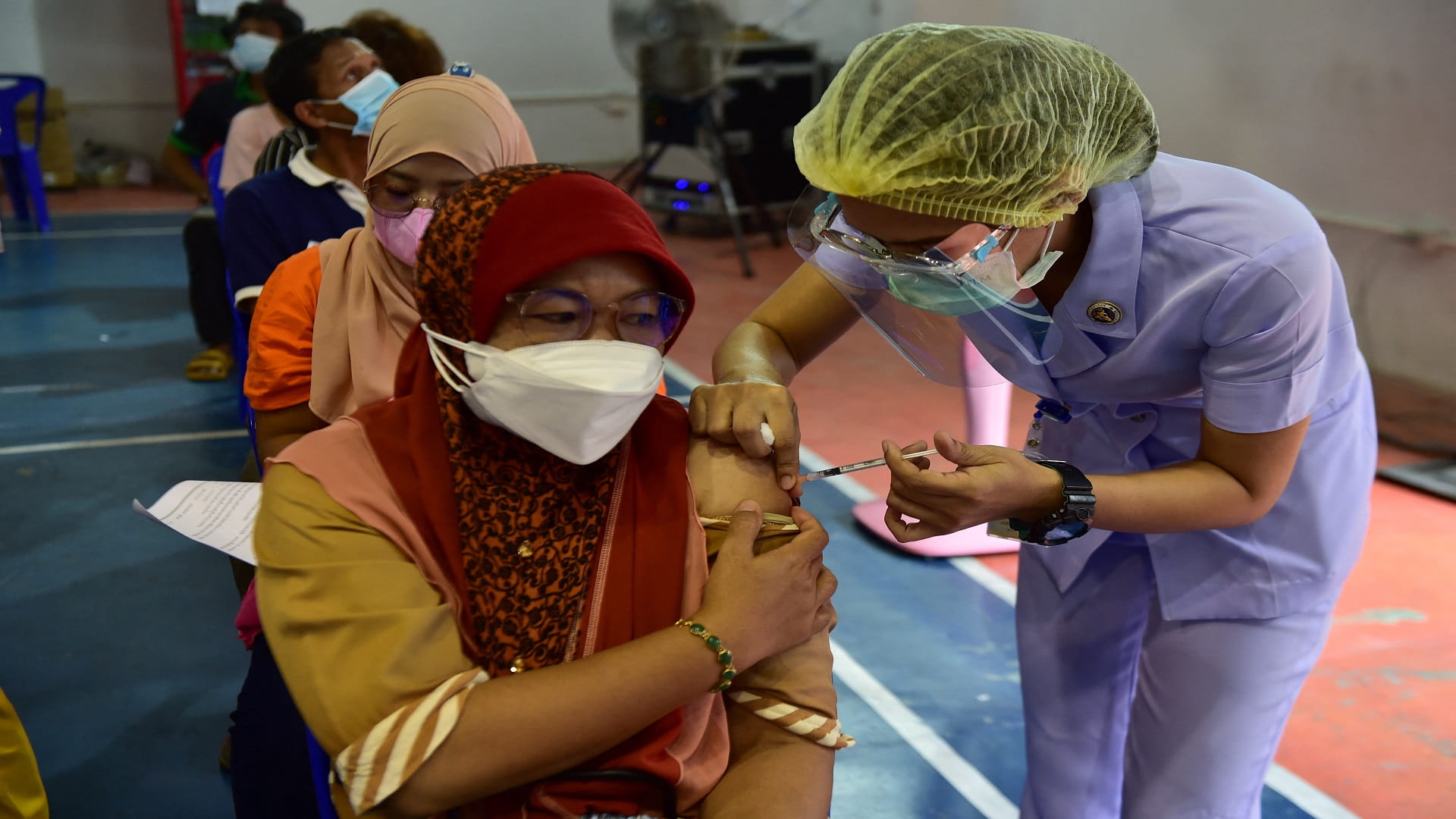 Image for the title: Thailand reports record 21,379 COVID-19 cases and 191 deaths 