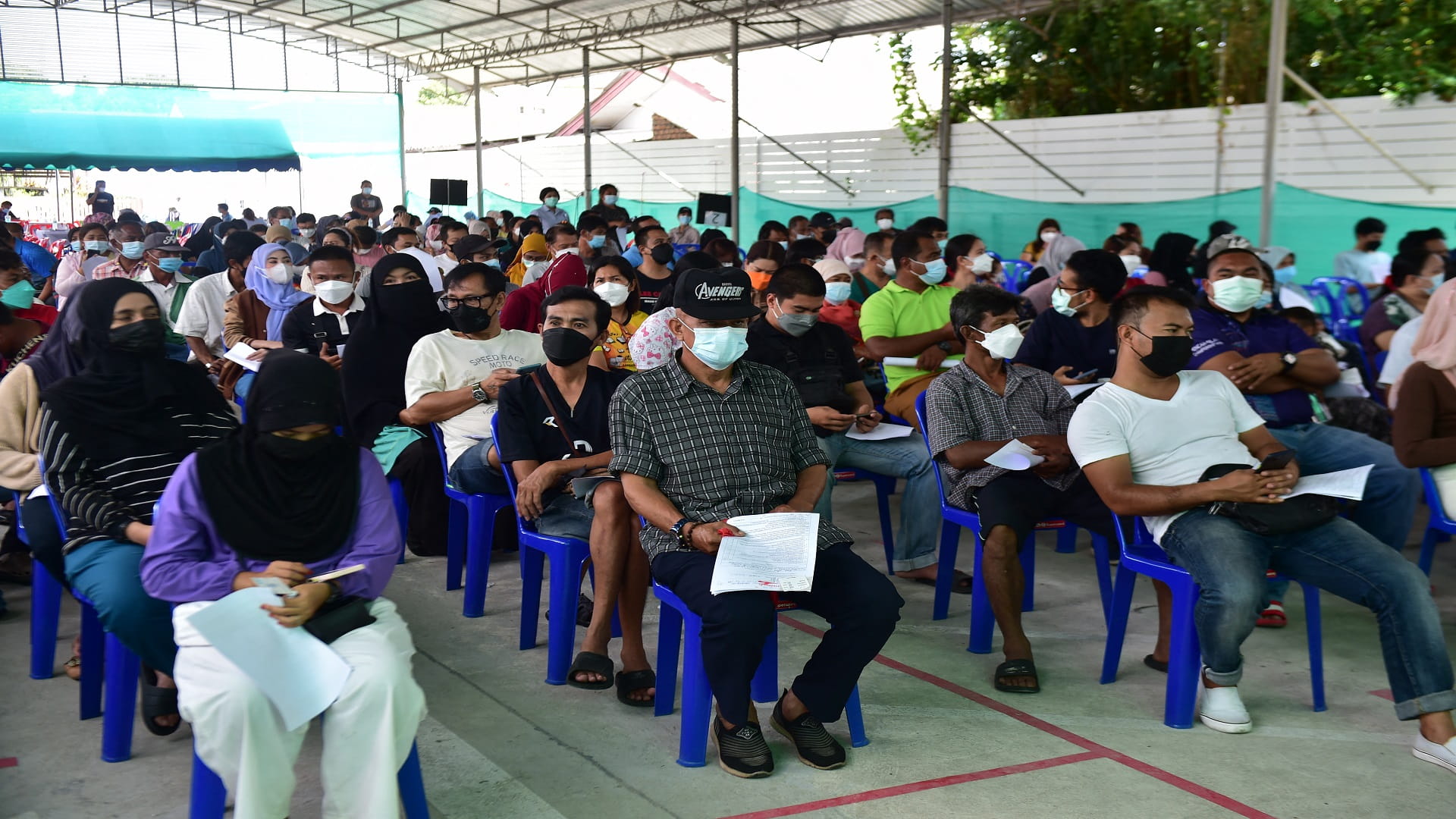 Image for the title: Thailand reports record 21,838 new virus cases, 212 deaths 