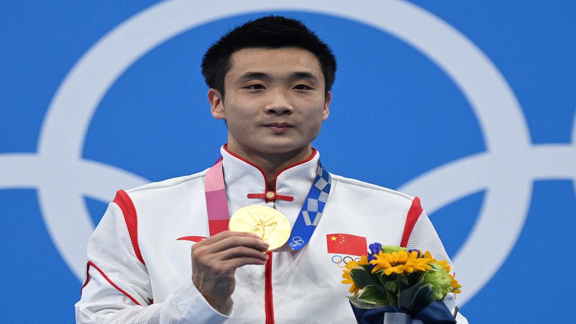 Image for the title: China's Cao Yuan wins Olympic men's 10m platform diving gold 