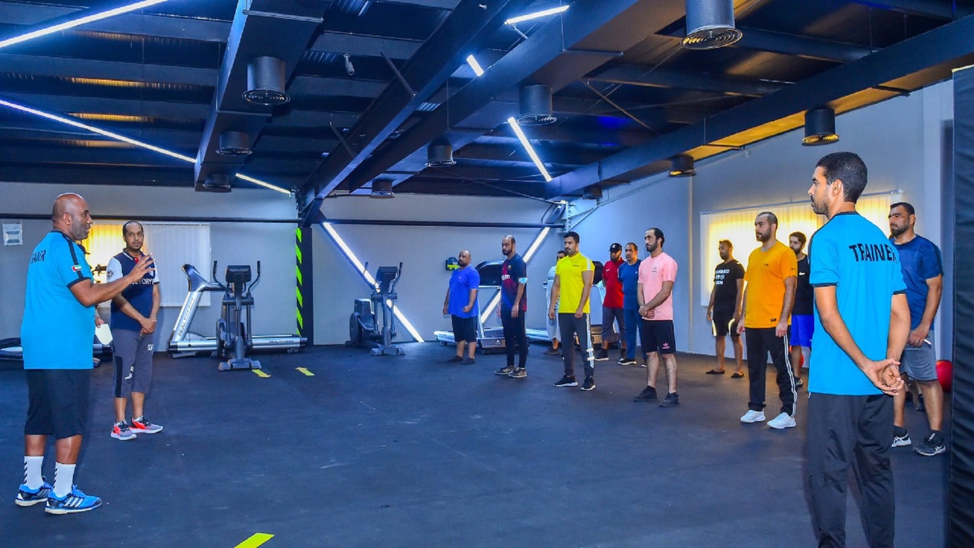 صورة بعنوان: شرطة الشارقة تطلق برنامج الدفاع عن النفس لنزلاء المؤسسة العقابية   