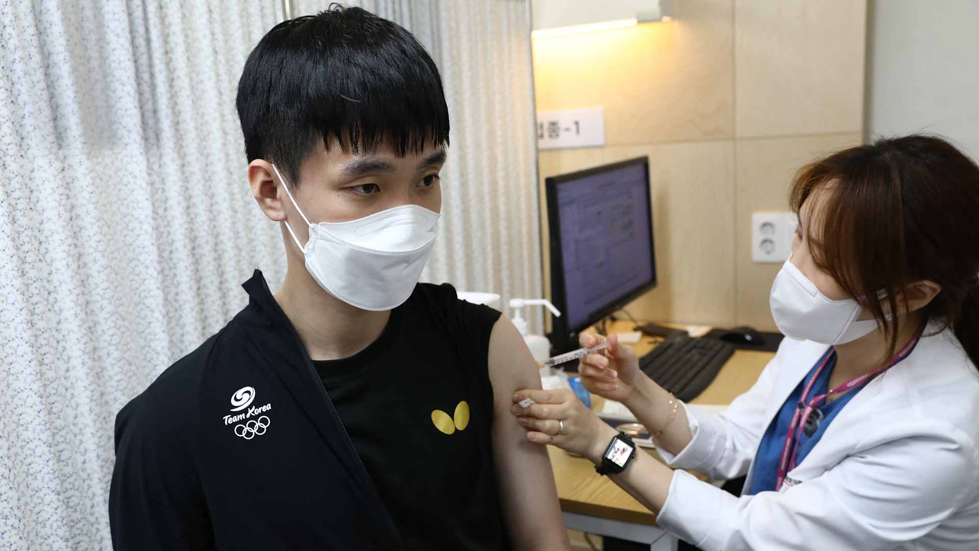Image for the title: South Korea opens COVID-19 vaccine reservations for all adults 