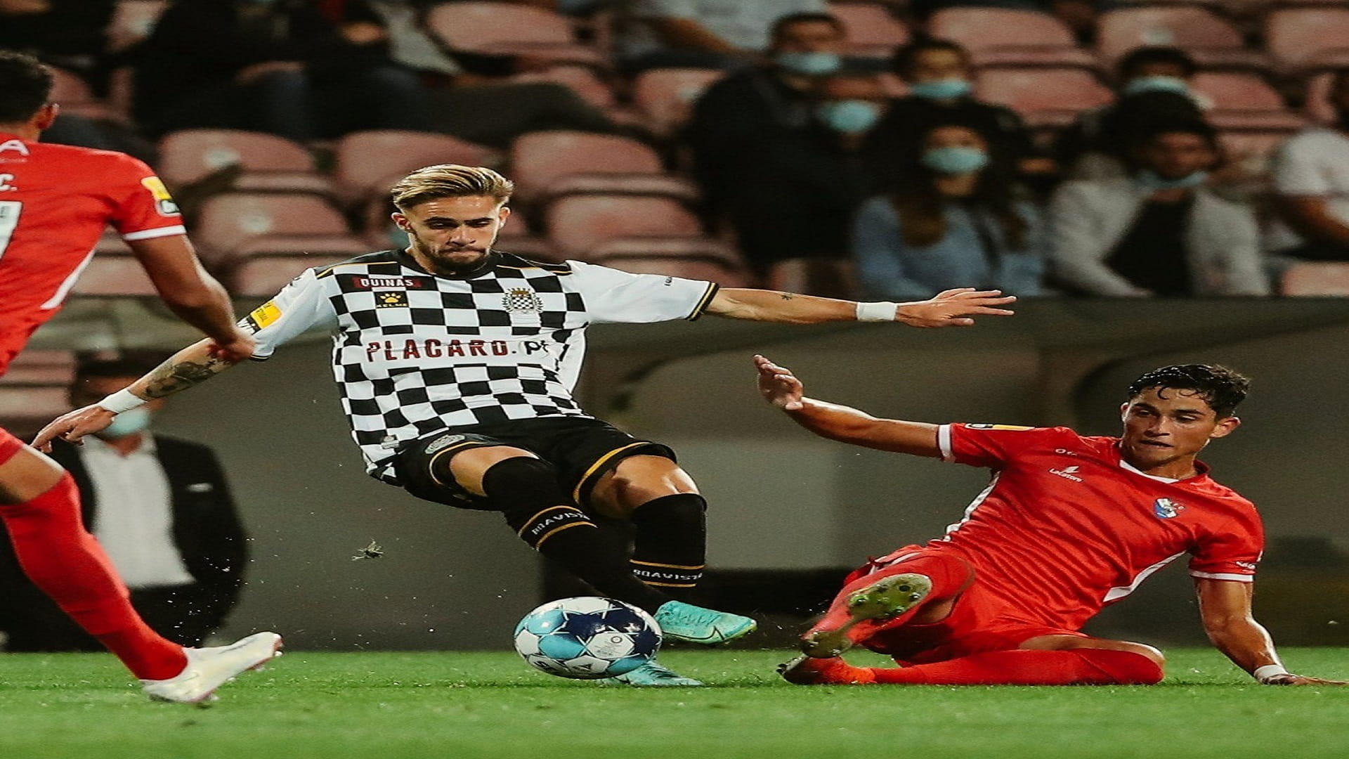 صورة بعنوان: جل فيسنتي يقسو على بوافيستا في الدوري البرتغالي 