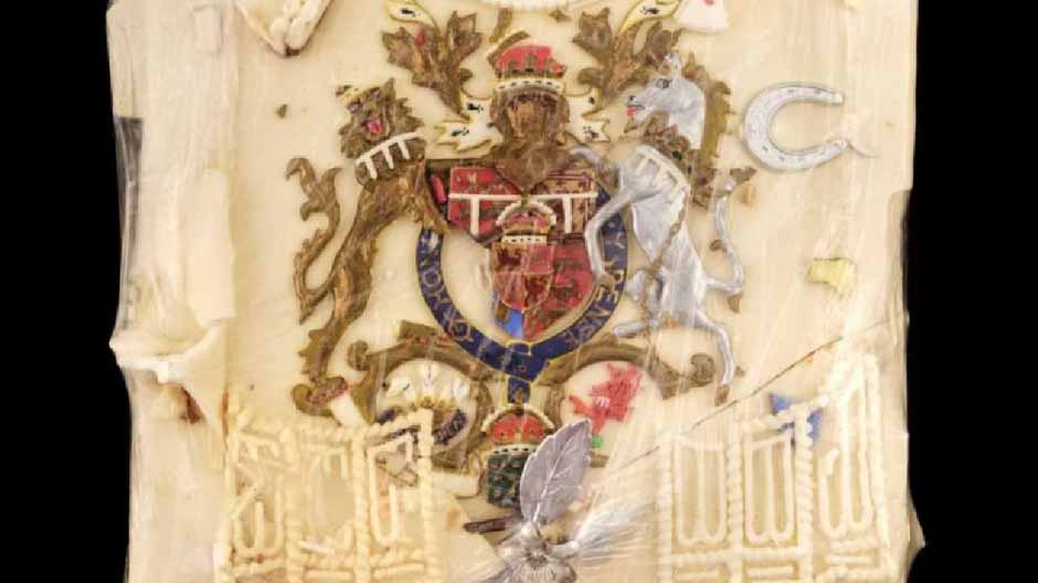 Image for the title: Charles and Diana cake sells for £1,850 