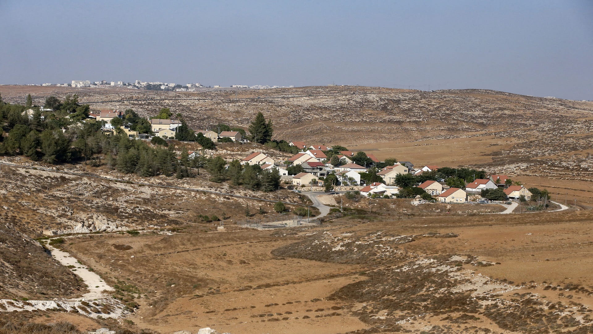 Image for the title: Israel to okay 2,000 new settler homes: security source 