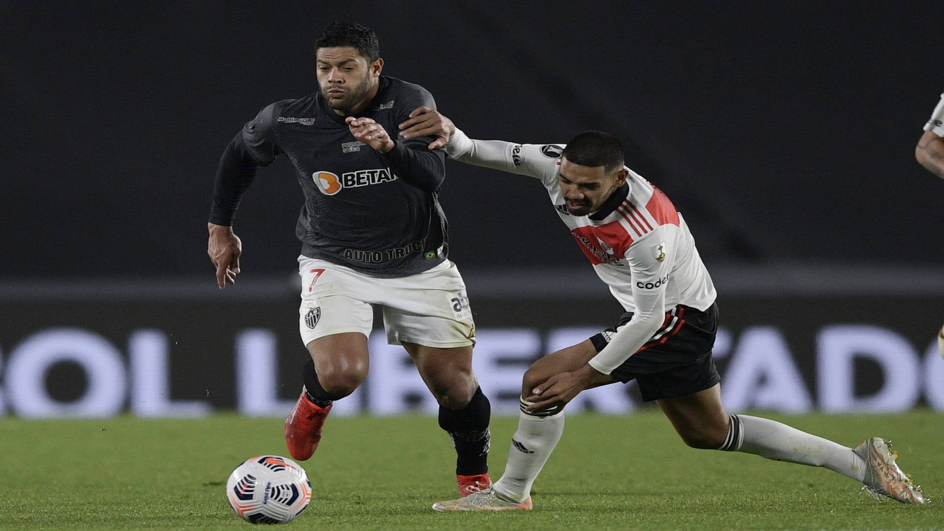 صورة بعنوان: ريفر بليت يتعثر أمام أتلتيكو مينيرو في كأس الليبرتادوريس 