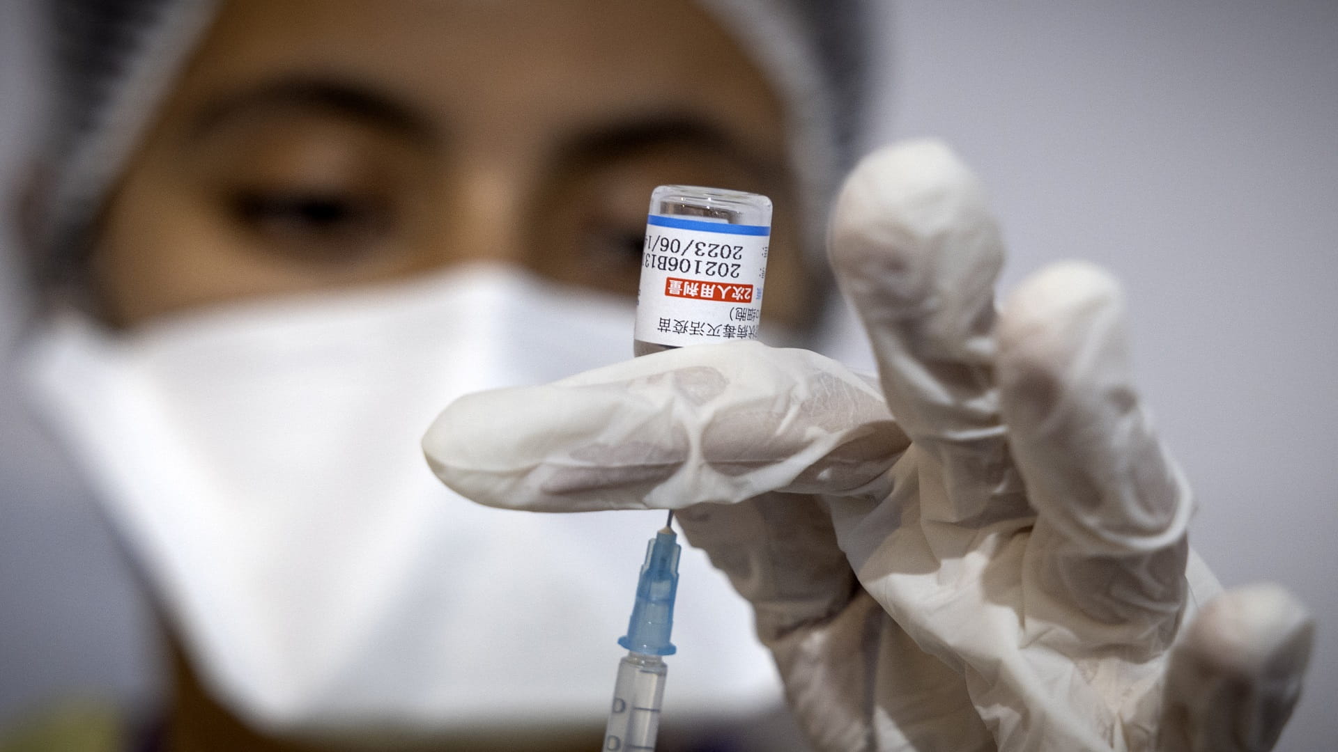 Image for the title: Peru study finds Sinopharm vaccine 50.4% effective 