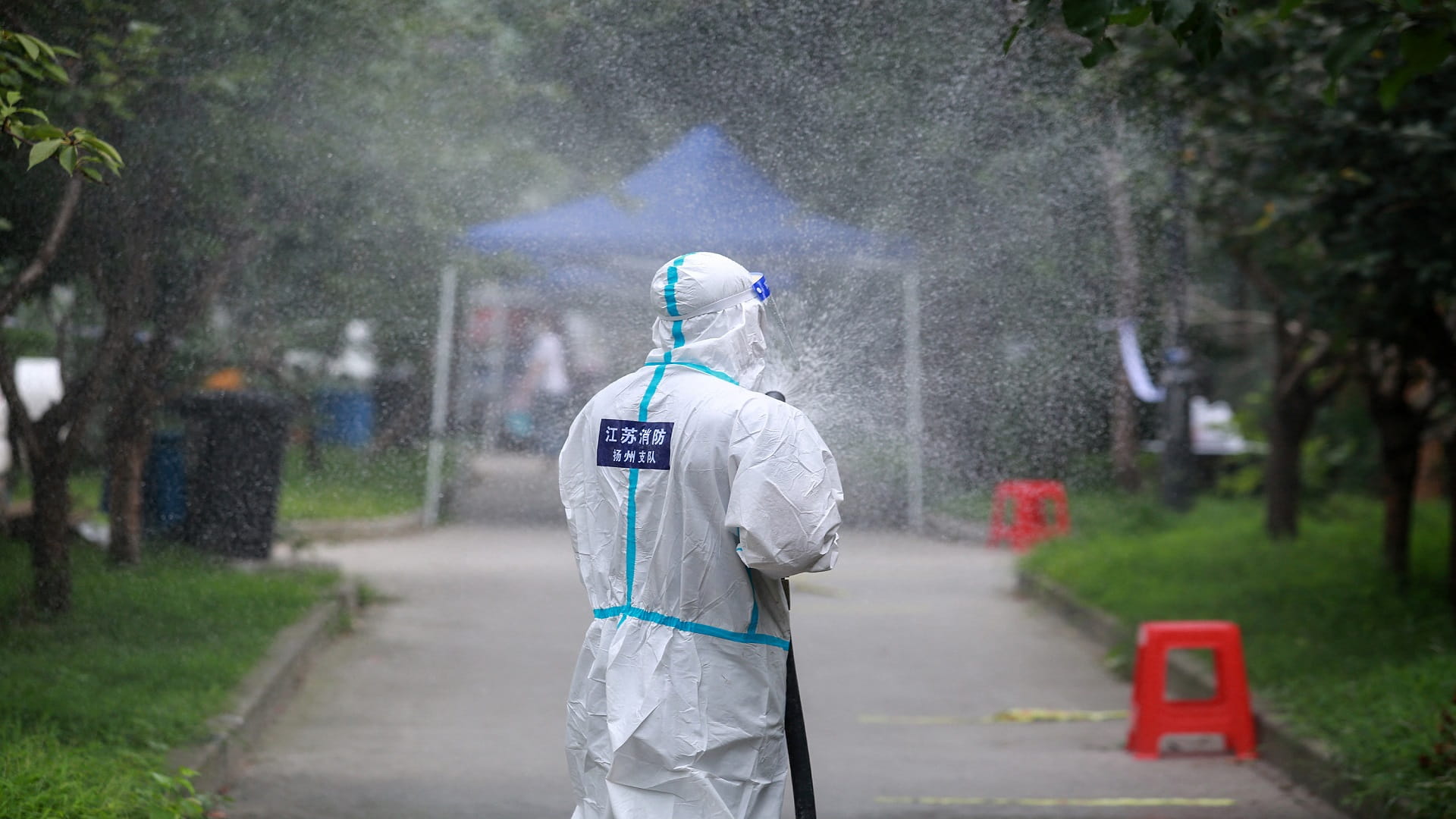 Image for the title: China's new locally virus cases down for 4th straight day 