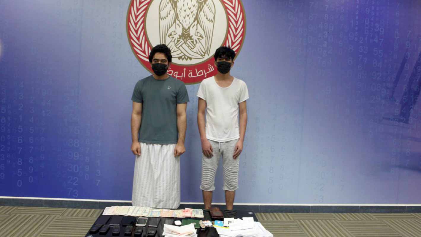 صورة بعنوان: شرطة أبوظبي تطُيح بعصابة "احتيال هاتفي"  