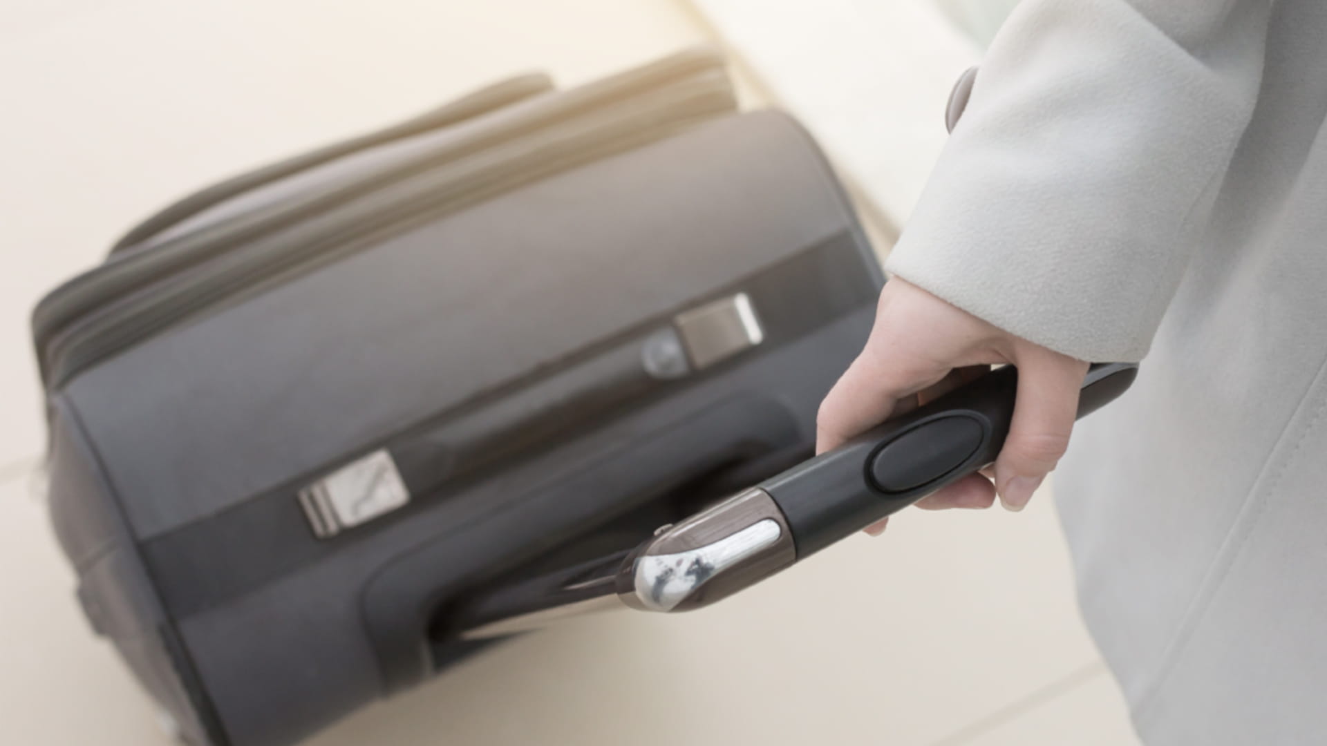 صورة بعنوان: أبوظبي تعتمد شهادة التطعيم الصادرة من الخارج للزوار القادمين  