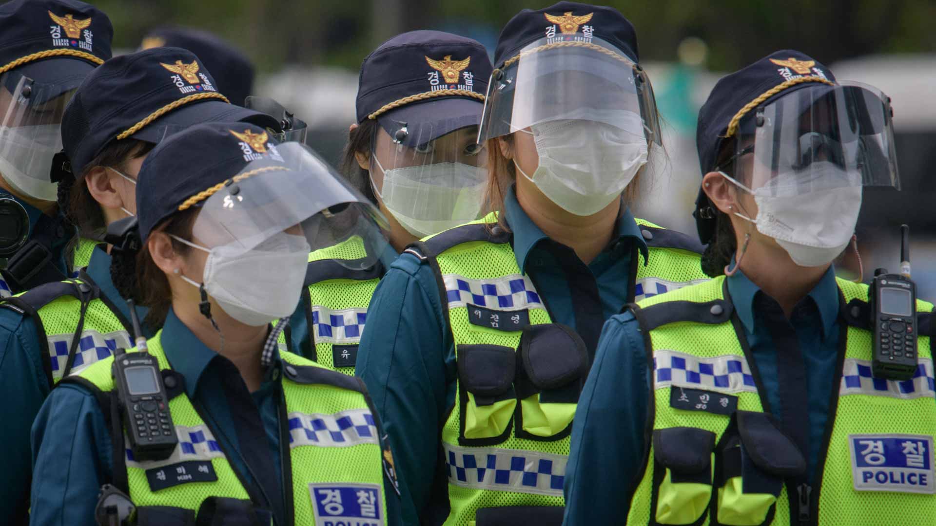 Image for the title: SKorea sets up checkpoints to block protests amid COVID concerns 
