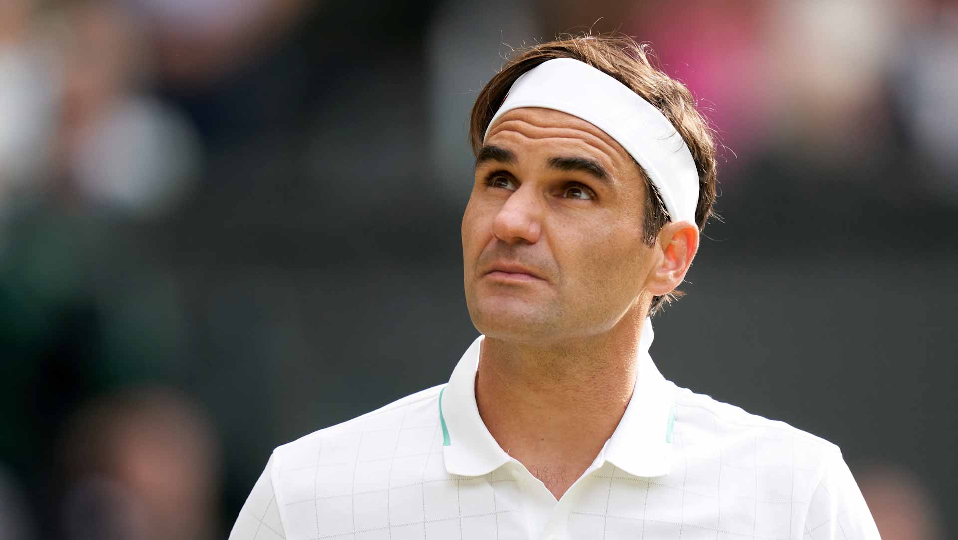 Image for the title: Federer to have knee surgery, out of action for 'many months' 