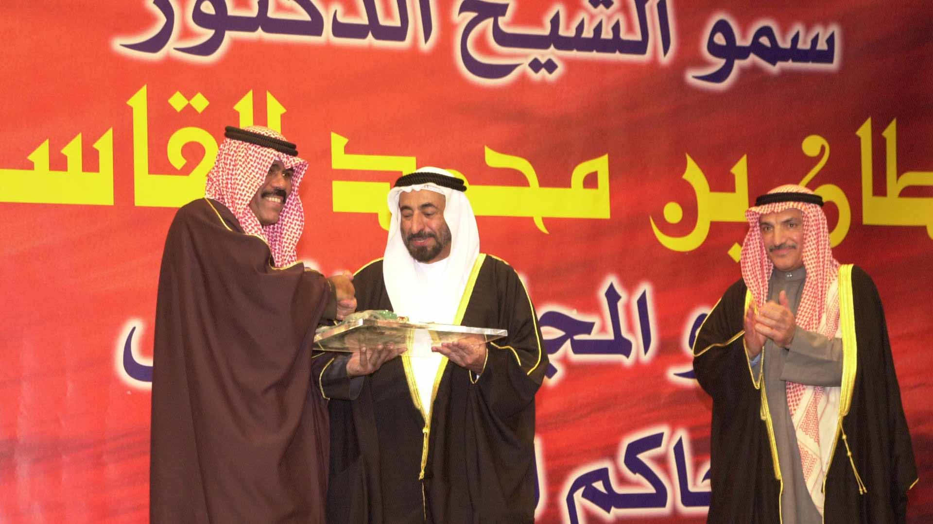 صورة بعنوان: جائزة القرين الثقافي "قطعة للشهر" بدارة الدكتور سلطان القاسمي  