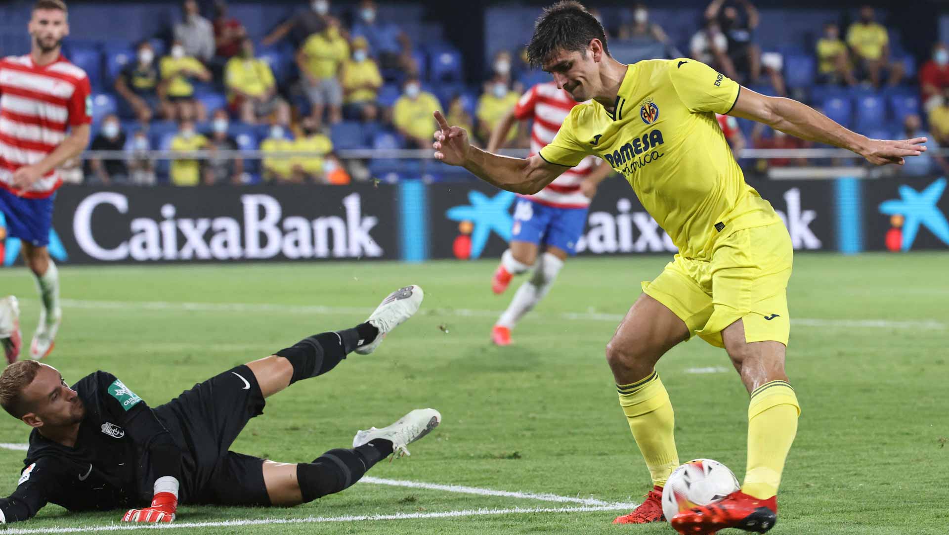 صورة بعنوان: فياريال يستهل مشواره في الدوري الإسباني بتعادل سلبي مع غرناطة 