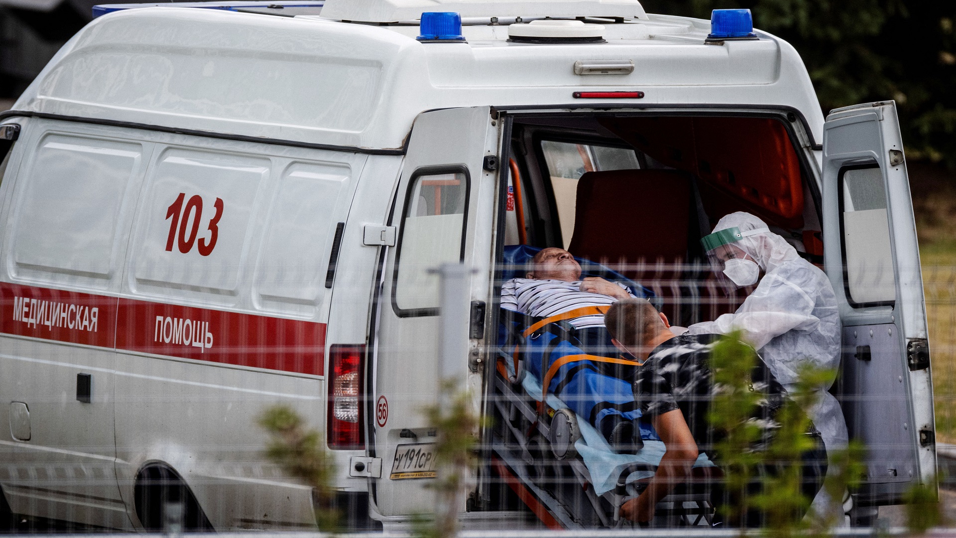 Image for the title: Russia lists 20,914 new COVID-19 infections, 799 fatalities 