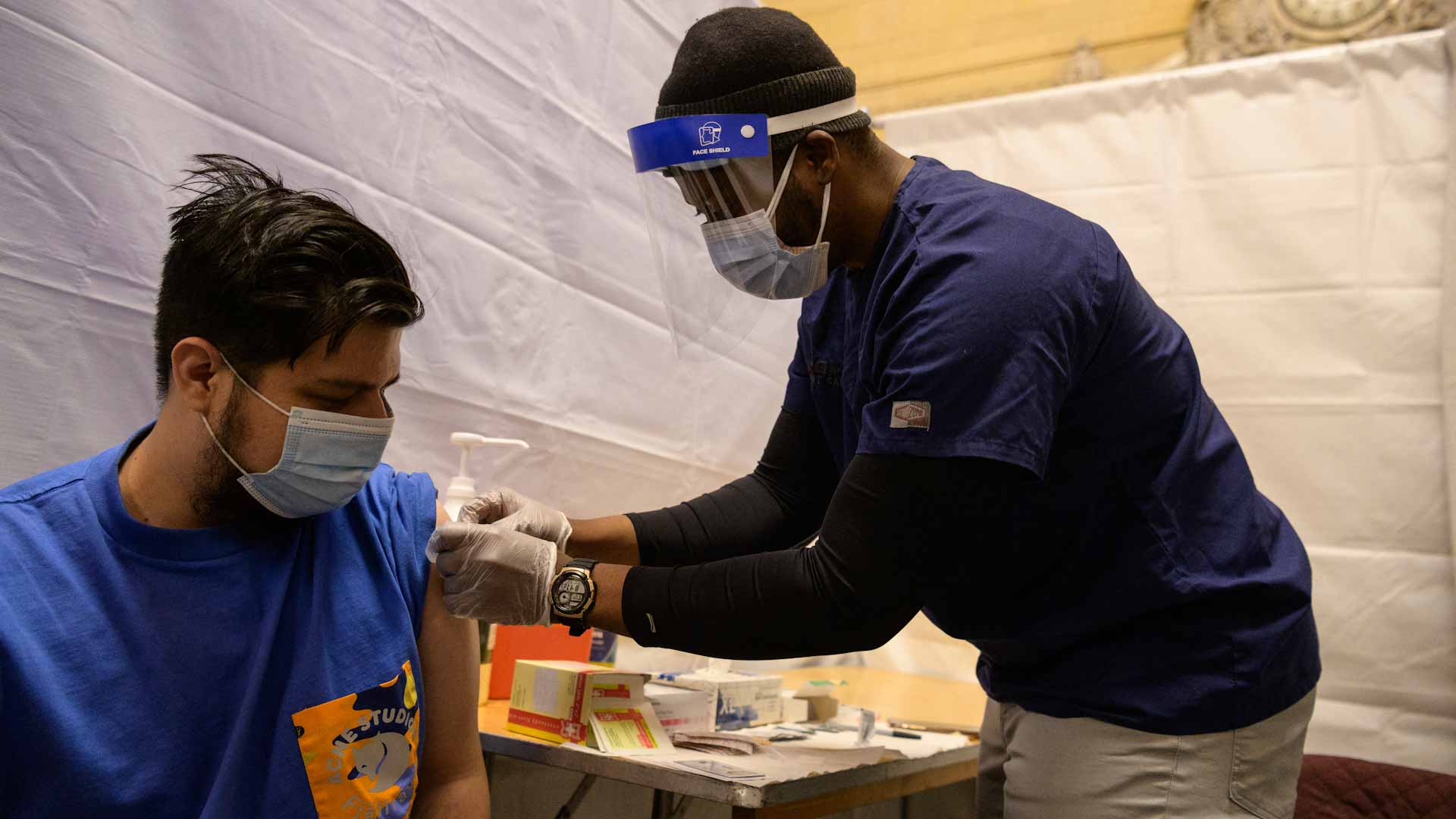 صورة بعنوان: أميركا توافق على إعطاء جرعة ثالثة معزّزة من لقاحات كورونا 