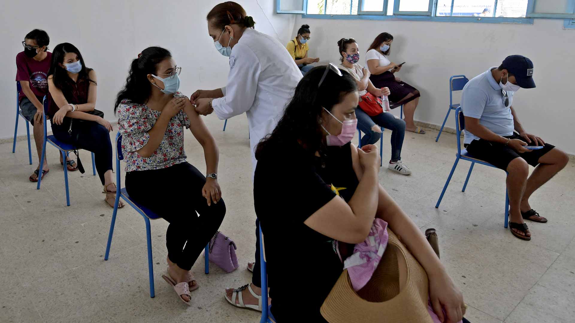 صورة بعنوان: تونس تخفف حظر التجول الليلي مع تراجع الإصابات بكورونا 