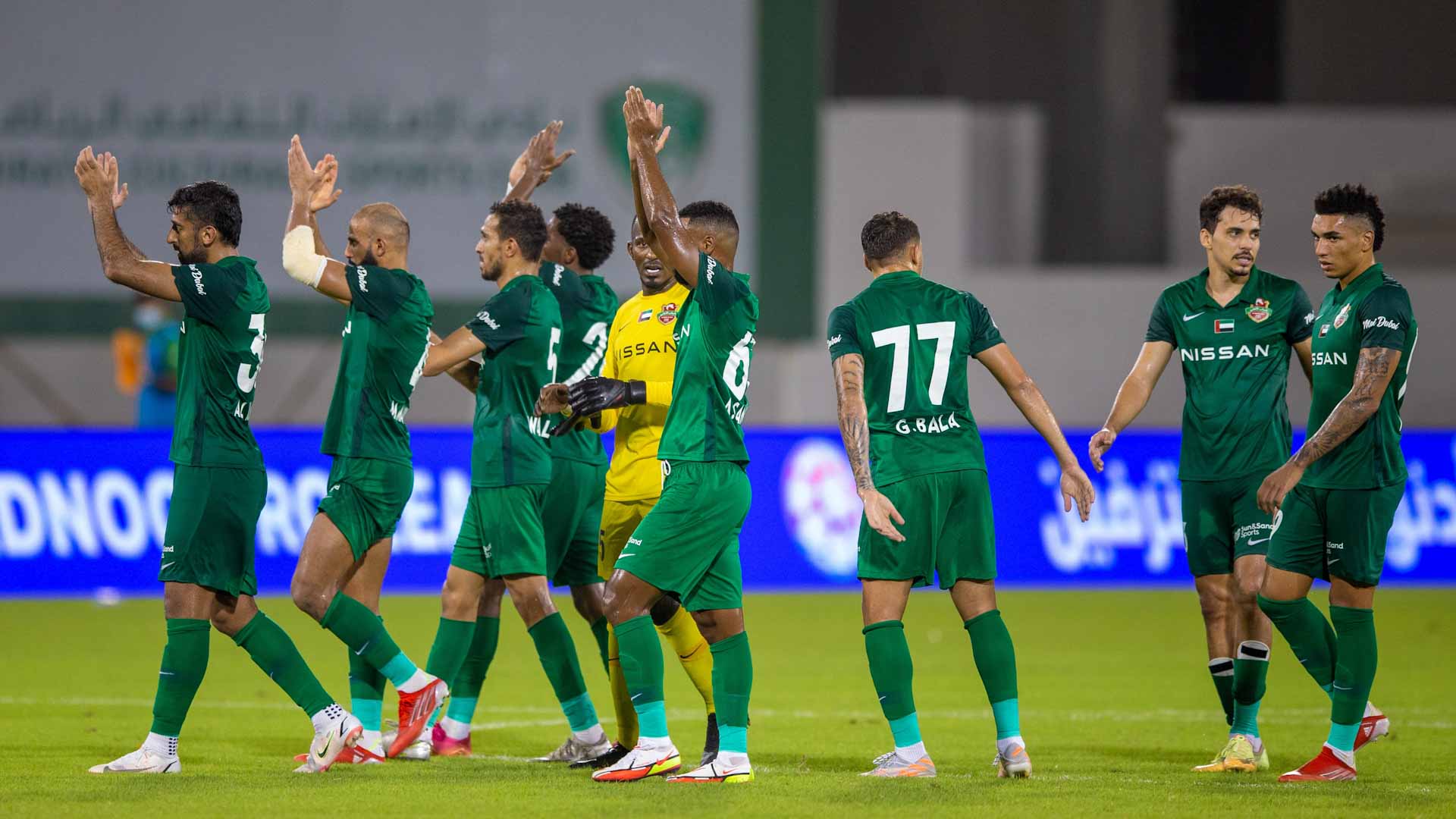 صورة بعنوان: شباب الأهلي يهزم الإمارات في انطلاقة مشوارهما بدوري أدنوك 