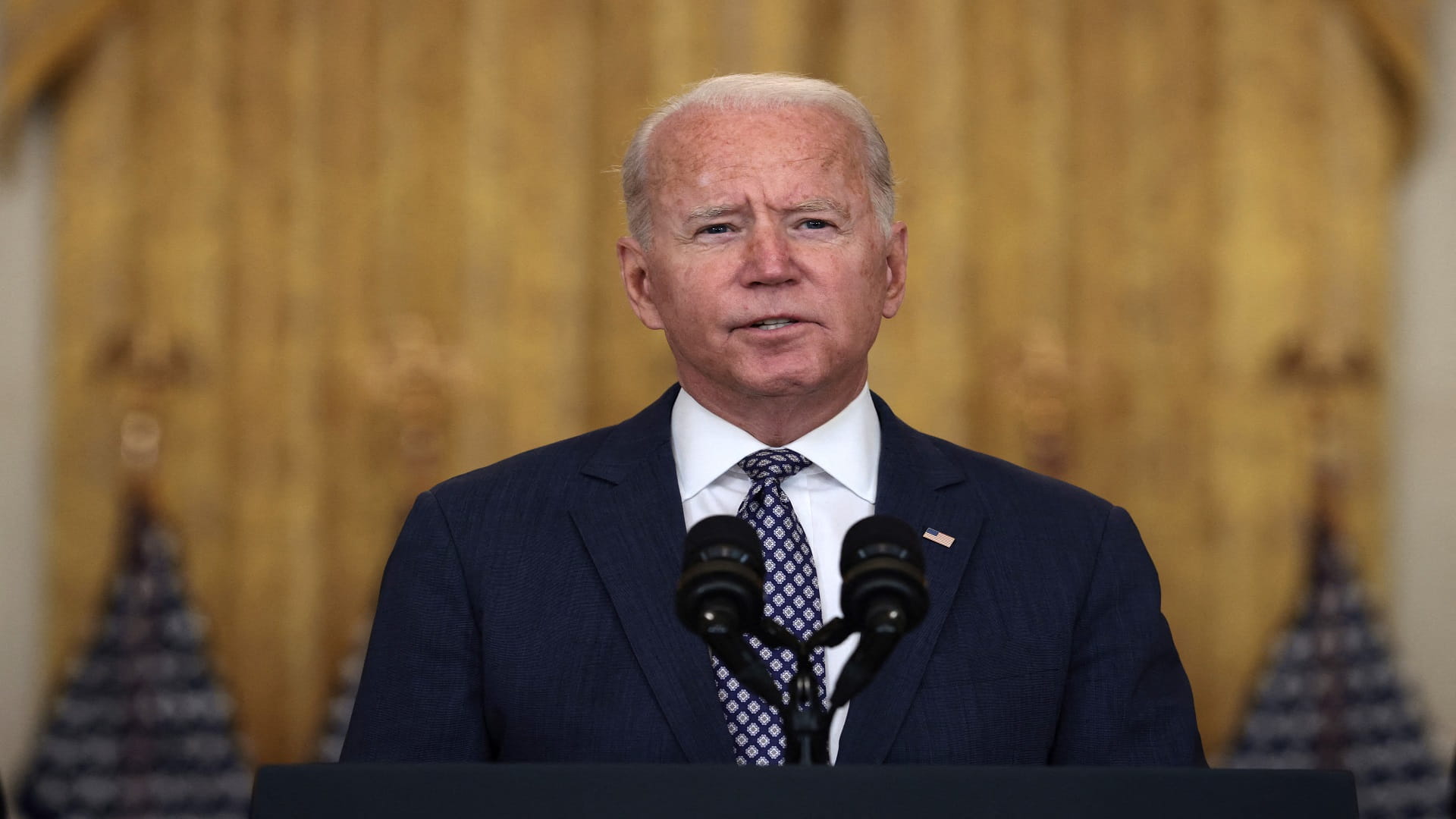 Image for the title: Biden discussed Afghanistan with Italy's Draghi -White House 