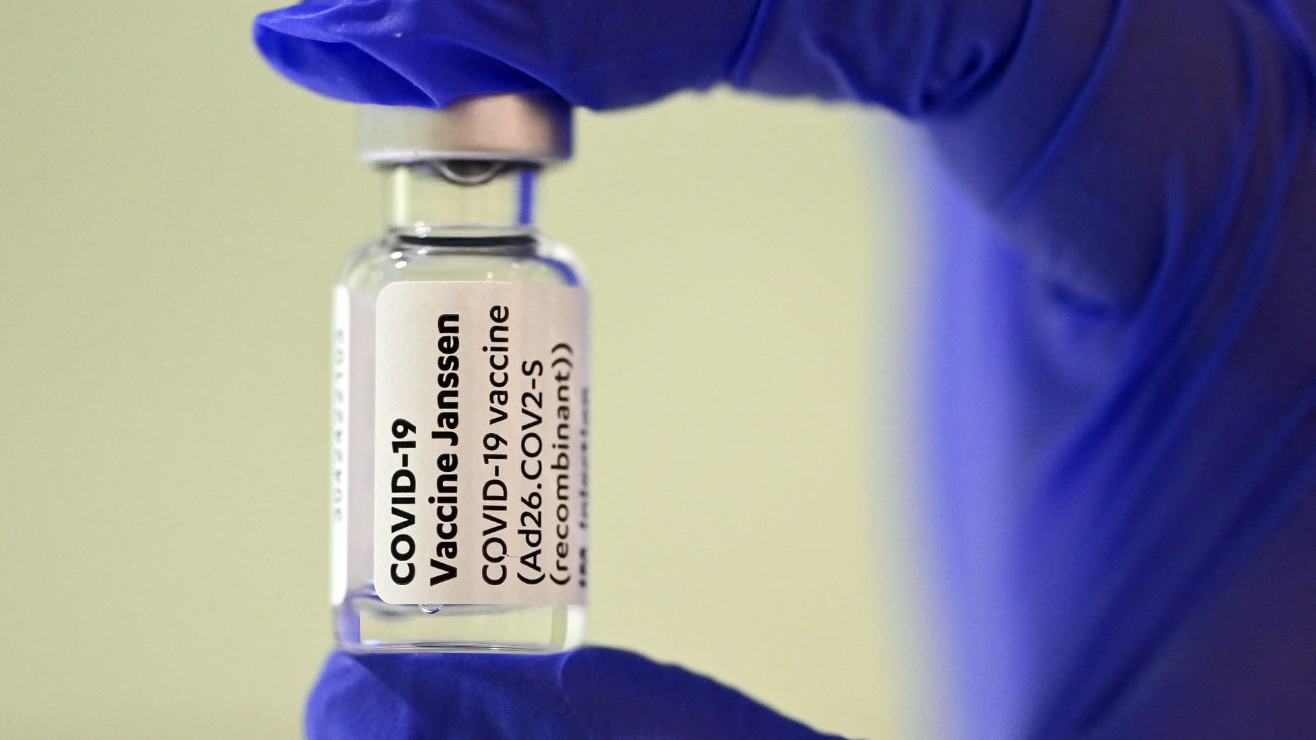 Image for the title: Italy reports 23 coronavirus deaths, 5,923 new cases 