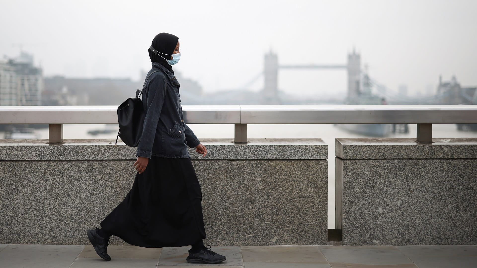 صورة بعنوان: بريطانيا تسجل 32253 إصابة جديدة بكورونا و49 وفاة 