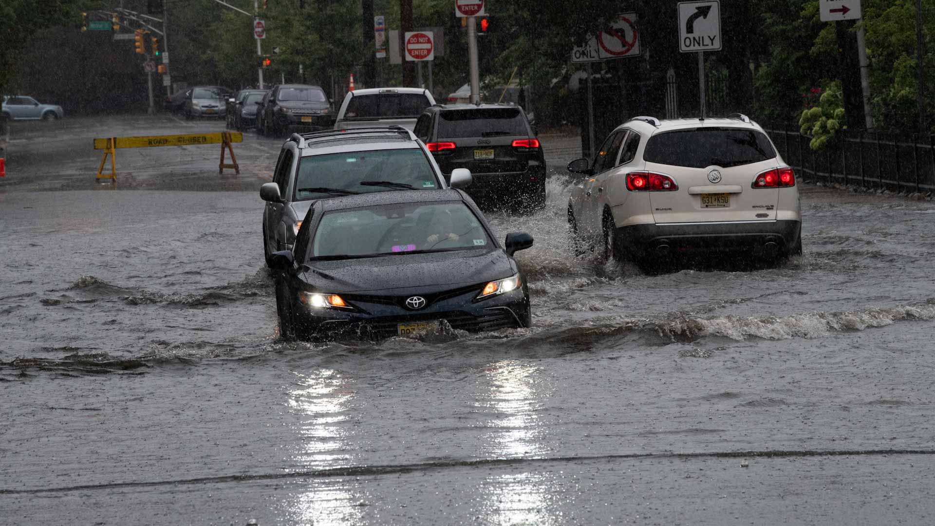Image for the title: Weakened Henri expected to soak already drenched U.S. Northeast 