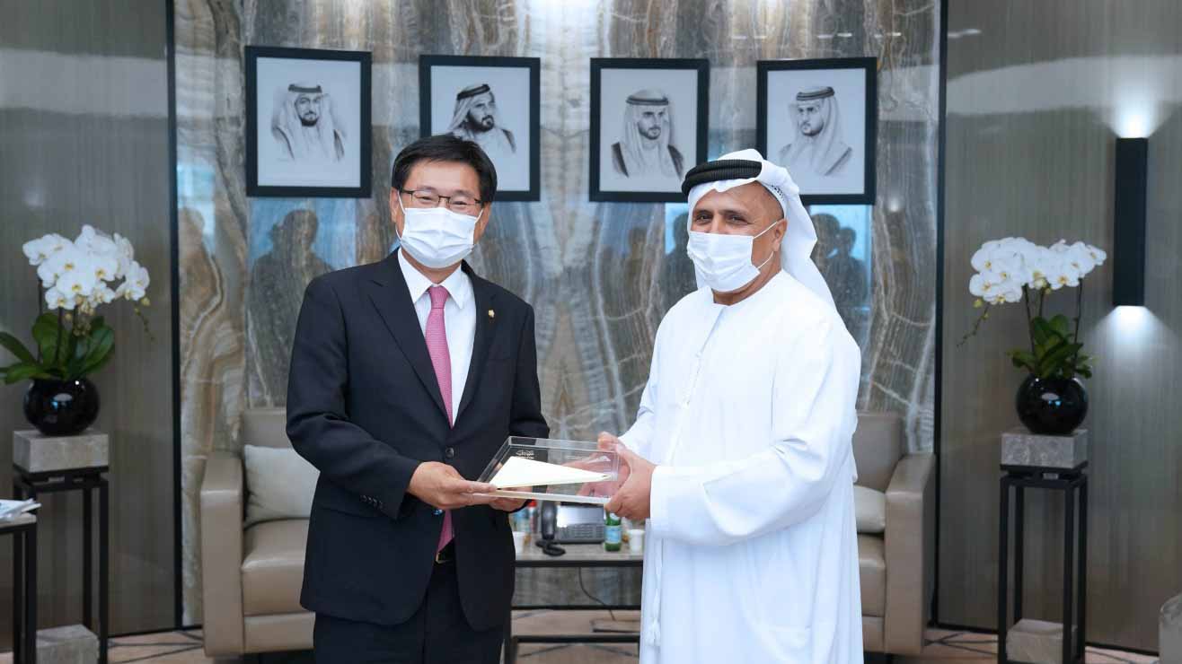 صورة بعنوان: طرق دبي تبحث مع كوريا الجنوبية مجالات مستقبل النقل وأنظمة التحكم 