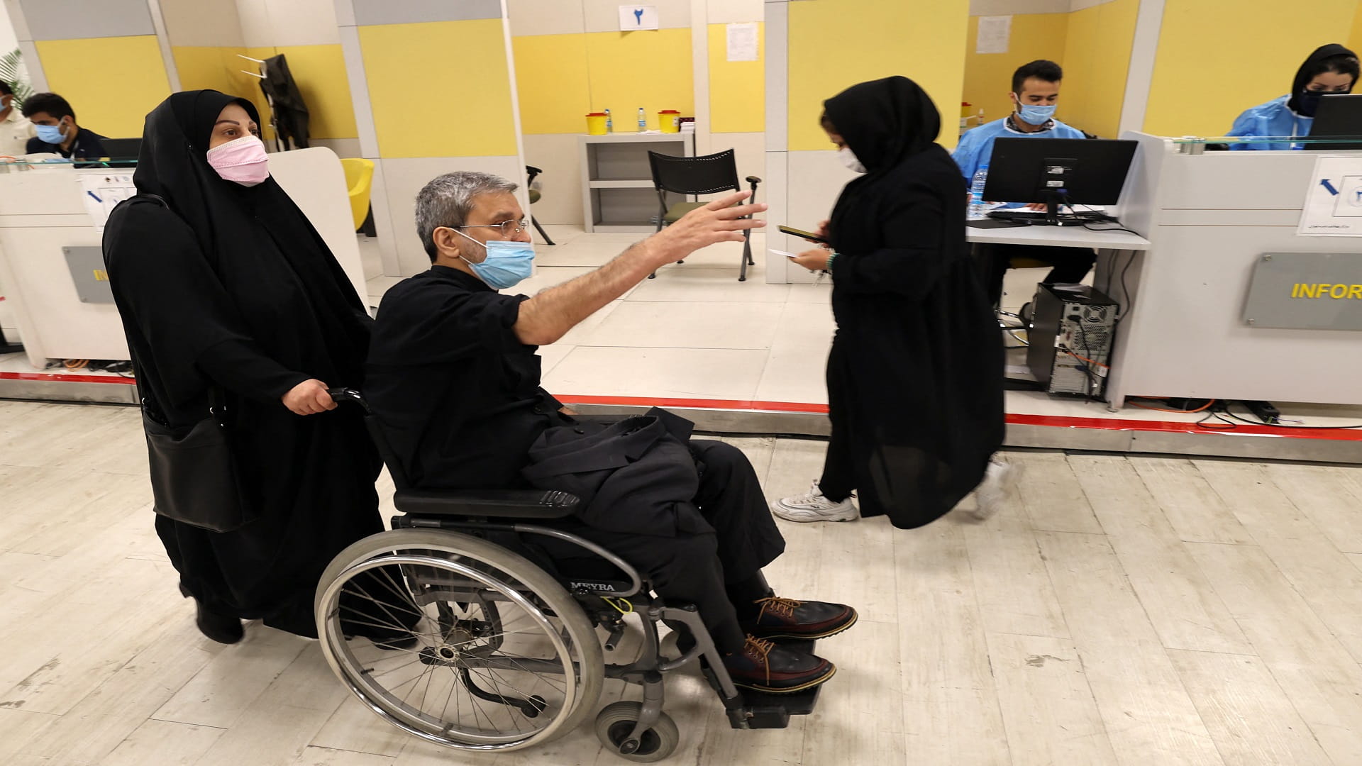 صورة بعنوان: حصيلة وفيات قياسية جديدة بكوفيد-19 في إيران 