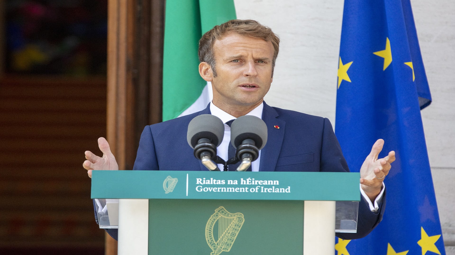 Image for the title: Macron says situation extremely tense at Kabul airport 