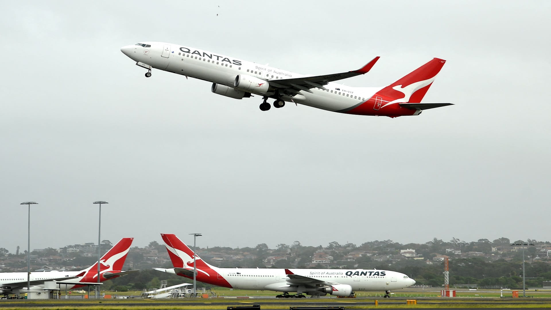 Image for the title: Australia's Qantas aims to resume international flights in Dec. 