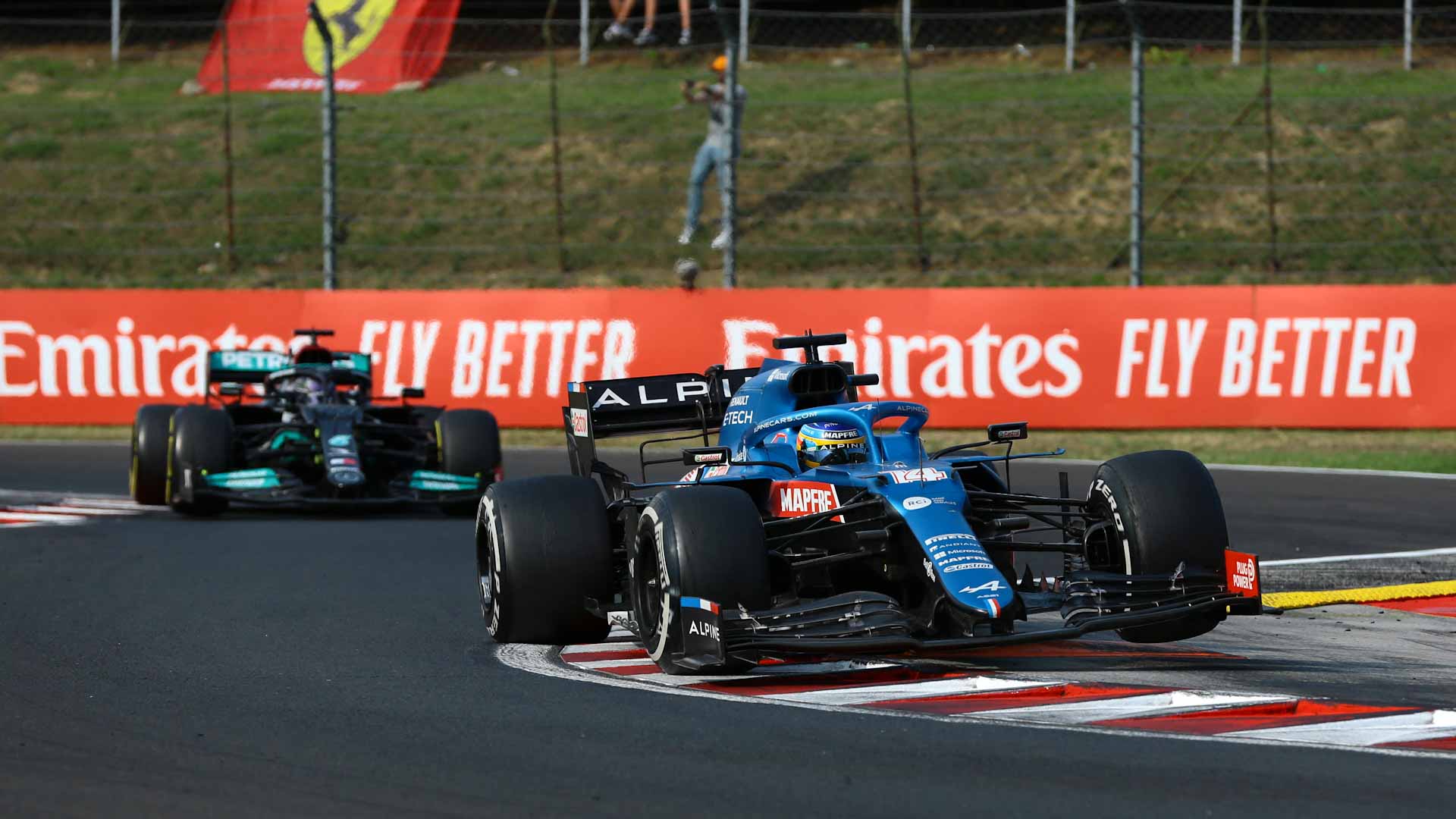 صورة بعنوان: الإسباني فرناندو ألونسو يجدد عقده مع فريق ألبين في الفورمولا 1 