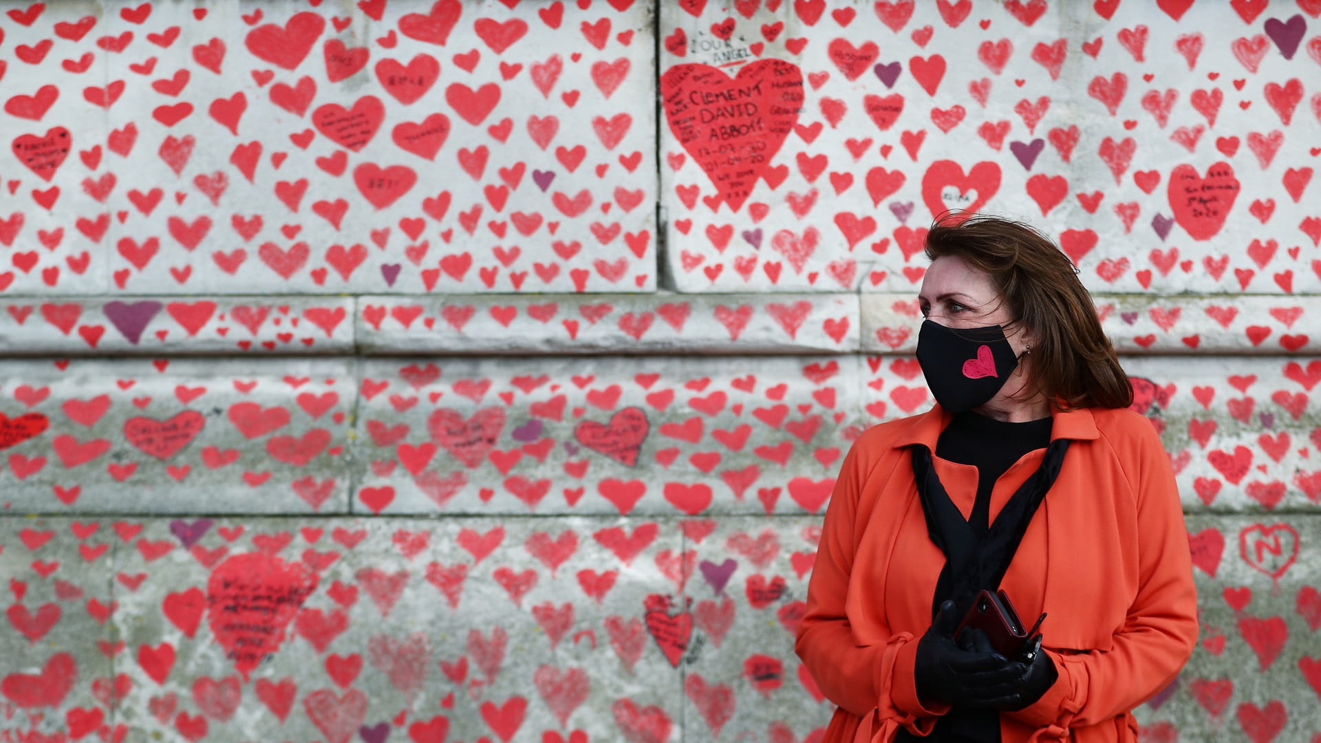 صورة بعنوان: بريطانيا تسجل 38281 إصابة جديدة بكوفيد-19 و140 وفاة 