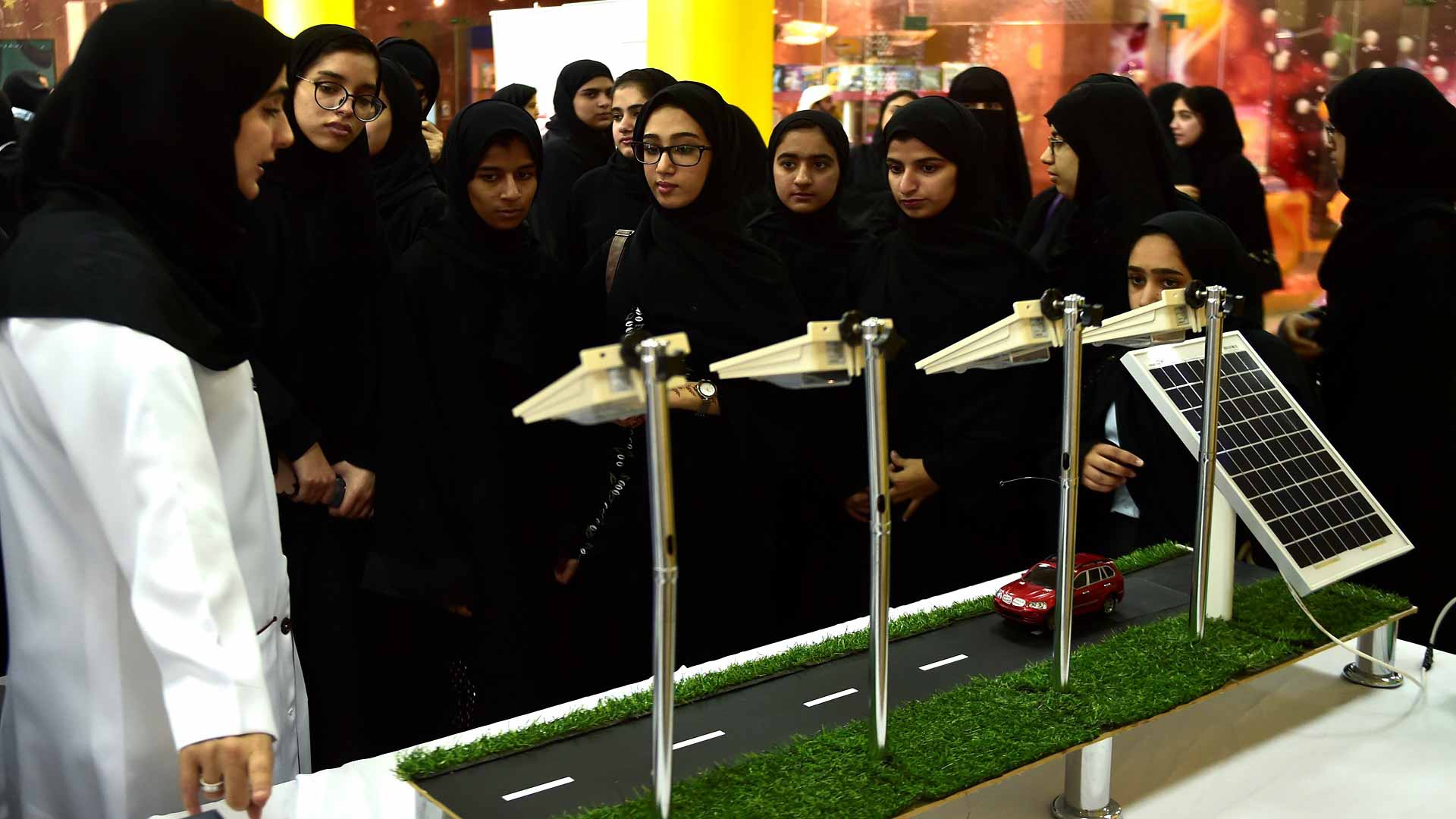 صورة بعنوان: هكذا نفهم تجربة المرأة الإماراتية 
