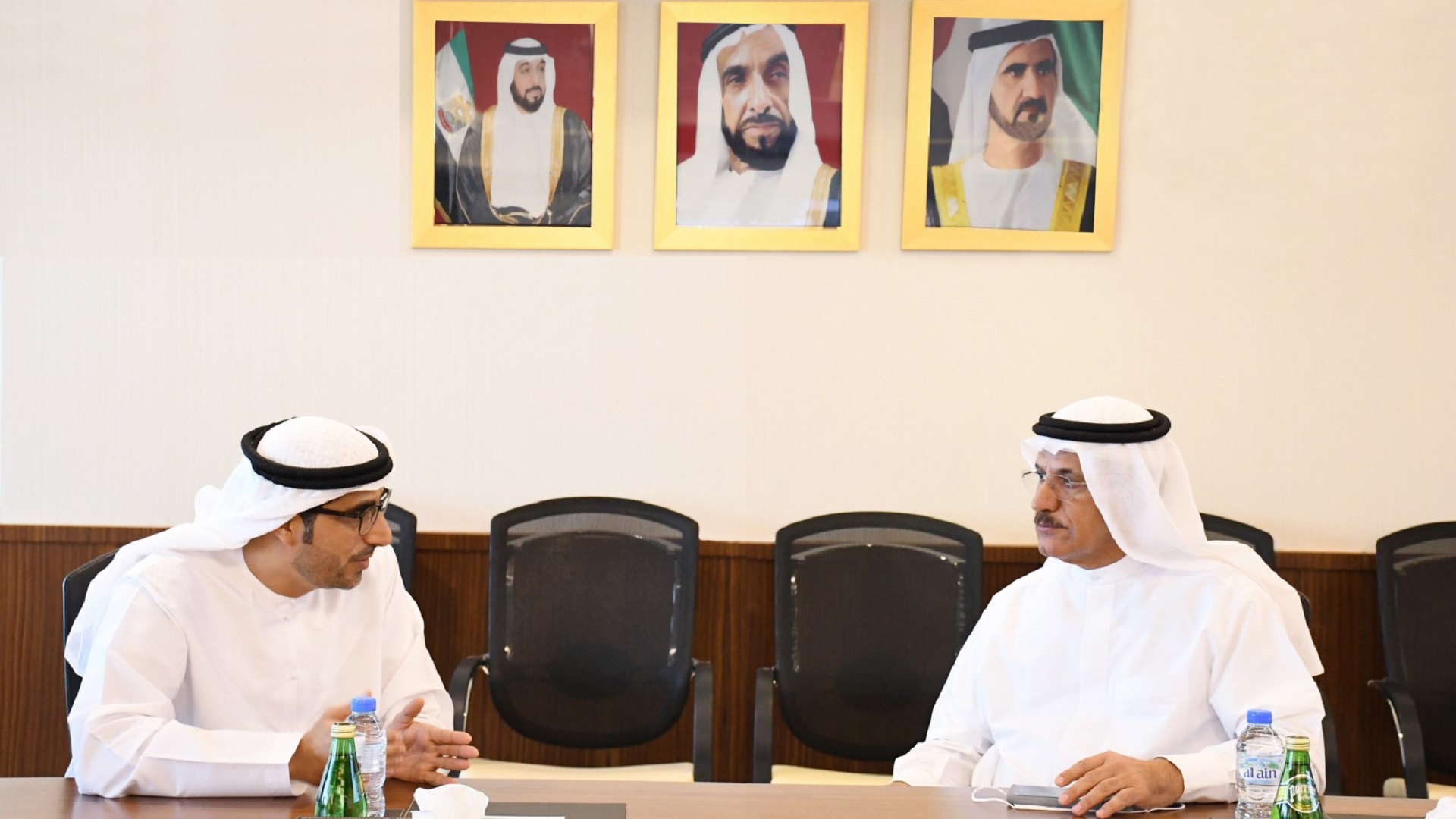 صورة بعنوان: بحث التعاون بين "الموارد البشرية والتوطين" و"تنمية الموارد" بدبي 