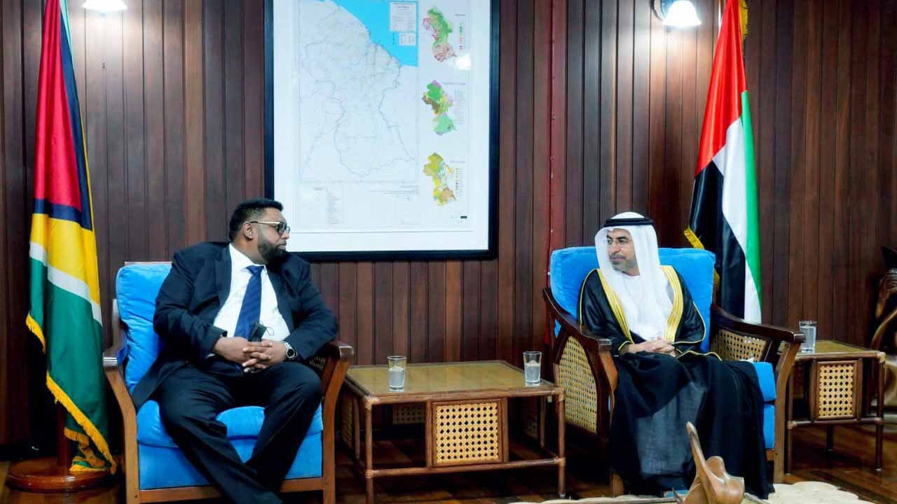 صورة بعنوان: سفير الإمارات غير المقيم يقدم أوراق اعتماده إلى رئيس غويانا  